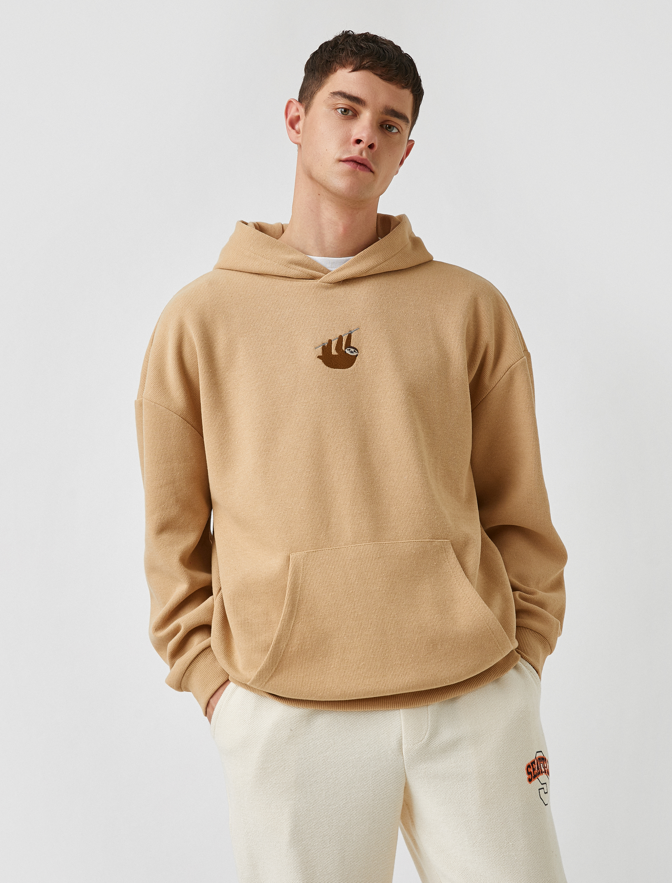   Tembel Hayvan İşlemeli Kapşonlu Sweatshirt