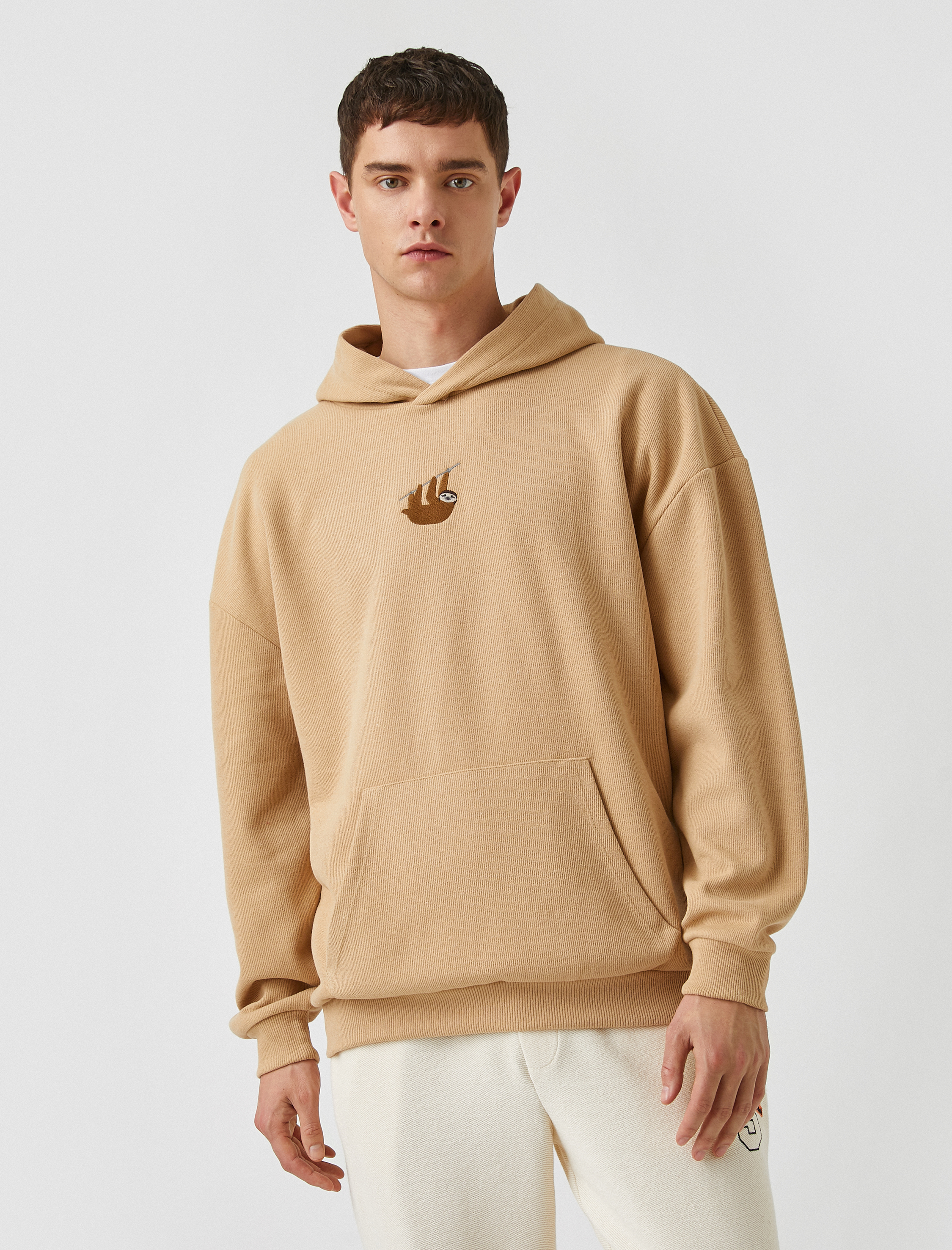   Tembel Hayvan İşlemeli Kapşonlu Sweatshirt