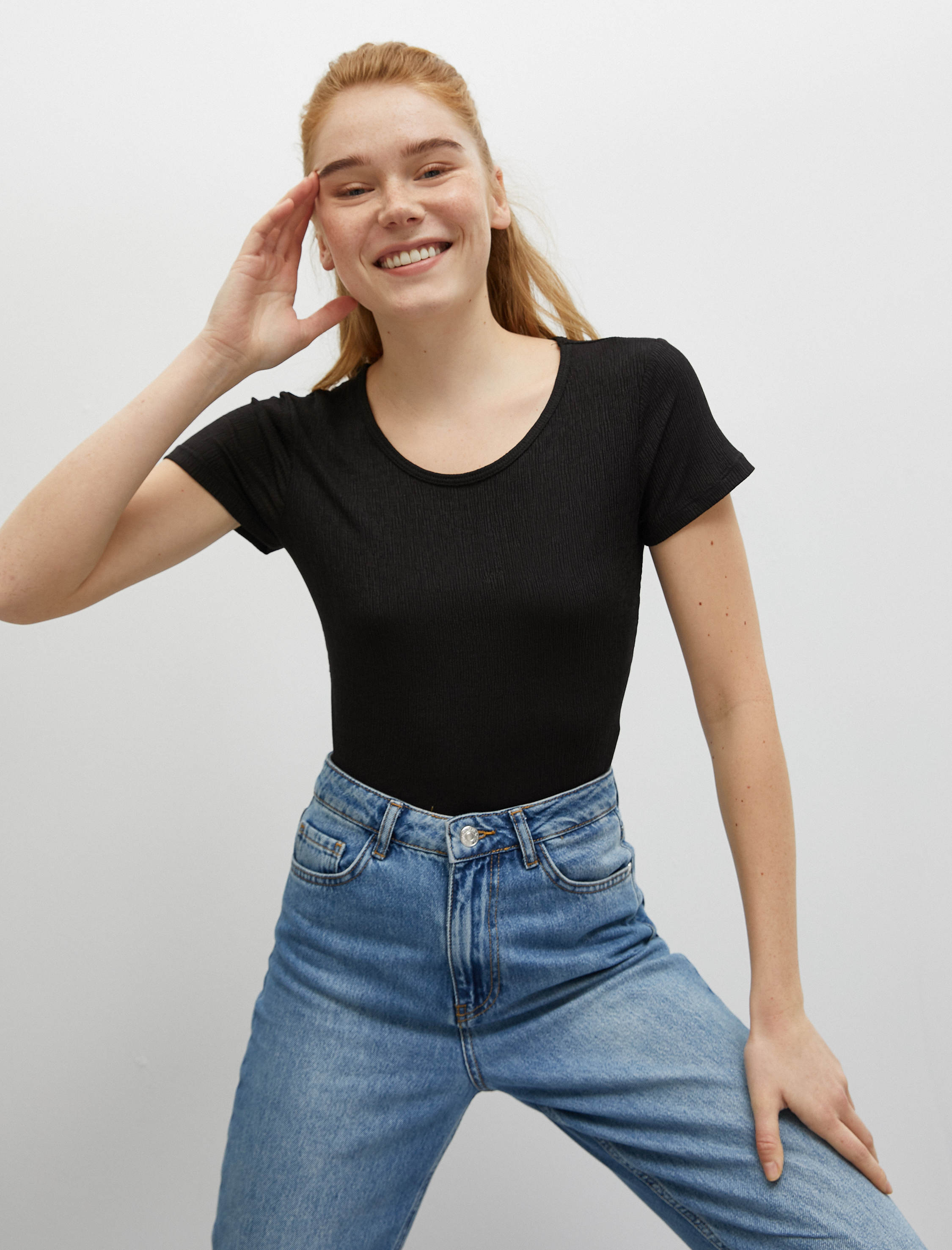   Bisiklet Yaka Dar Kalıp Tişört