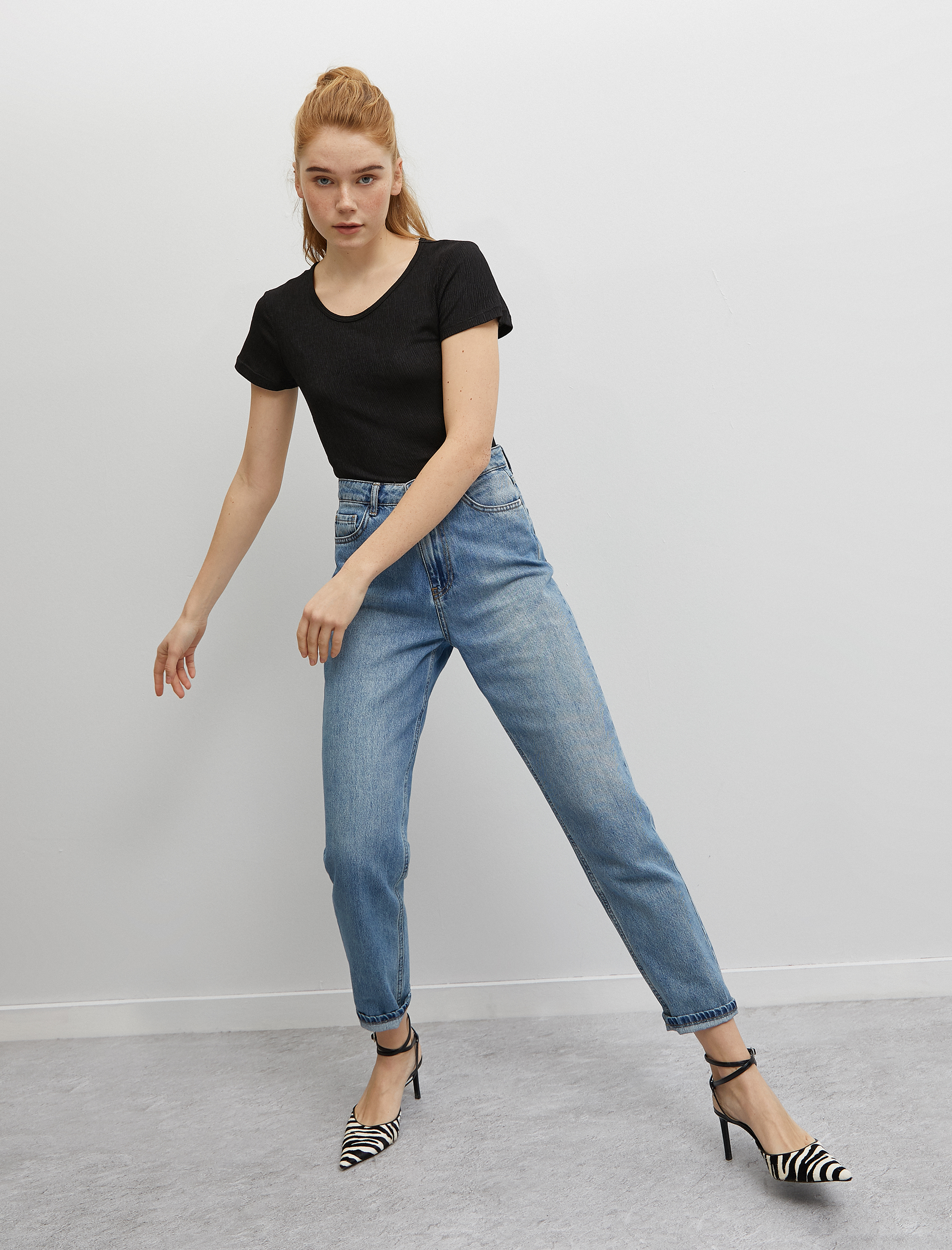   Bisiklet Yaka Dar Kalıp Tişört