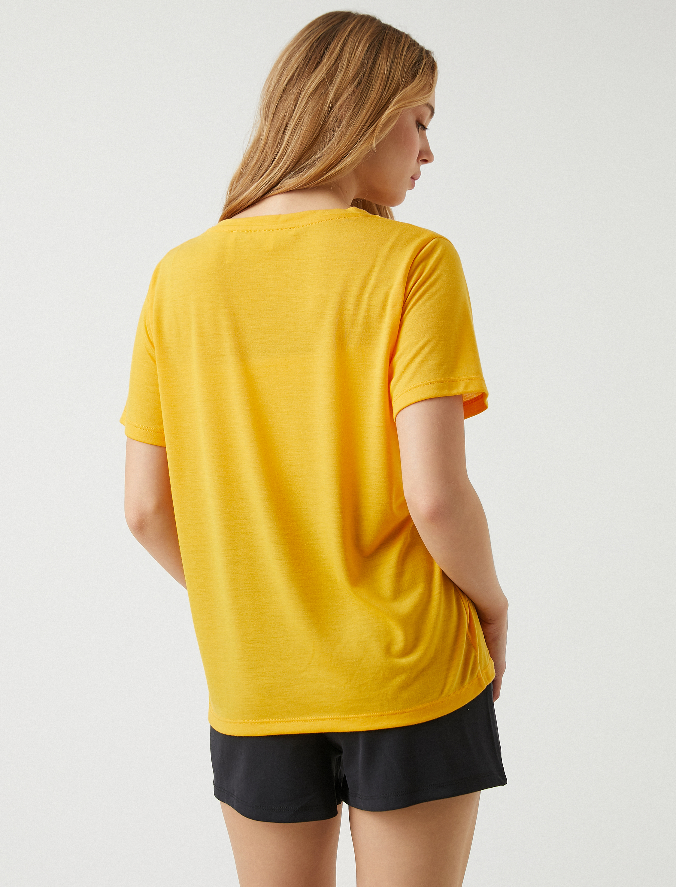   Baskılı Pullu Tişört Bisiklet Yaka