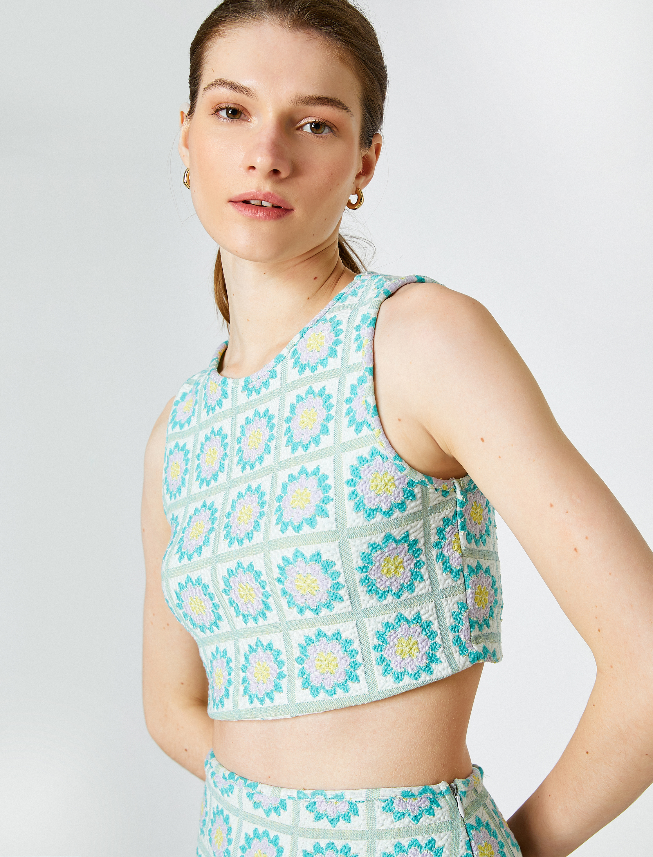   Crop Atlet Çiçekli Halter Yaka