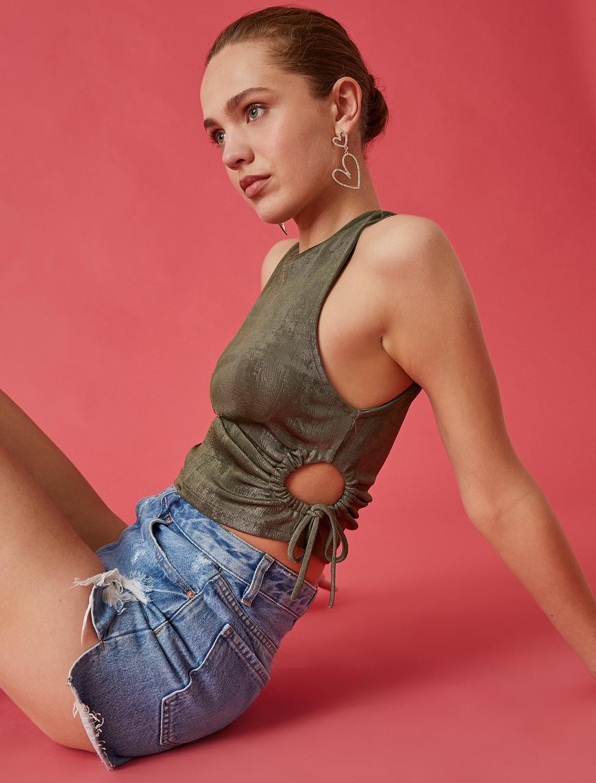   Crop Atlet Halter Yaka Pencere Detaylı