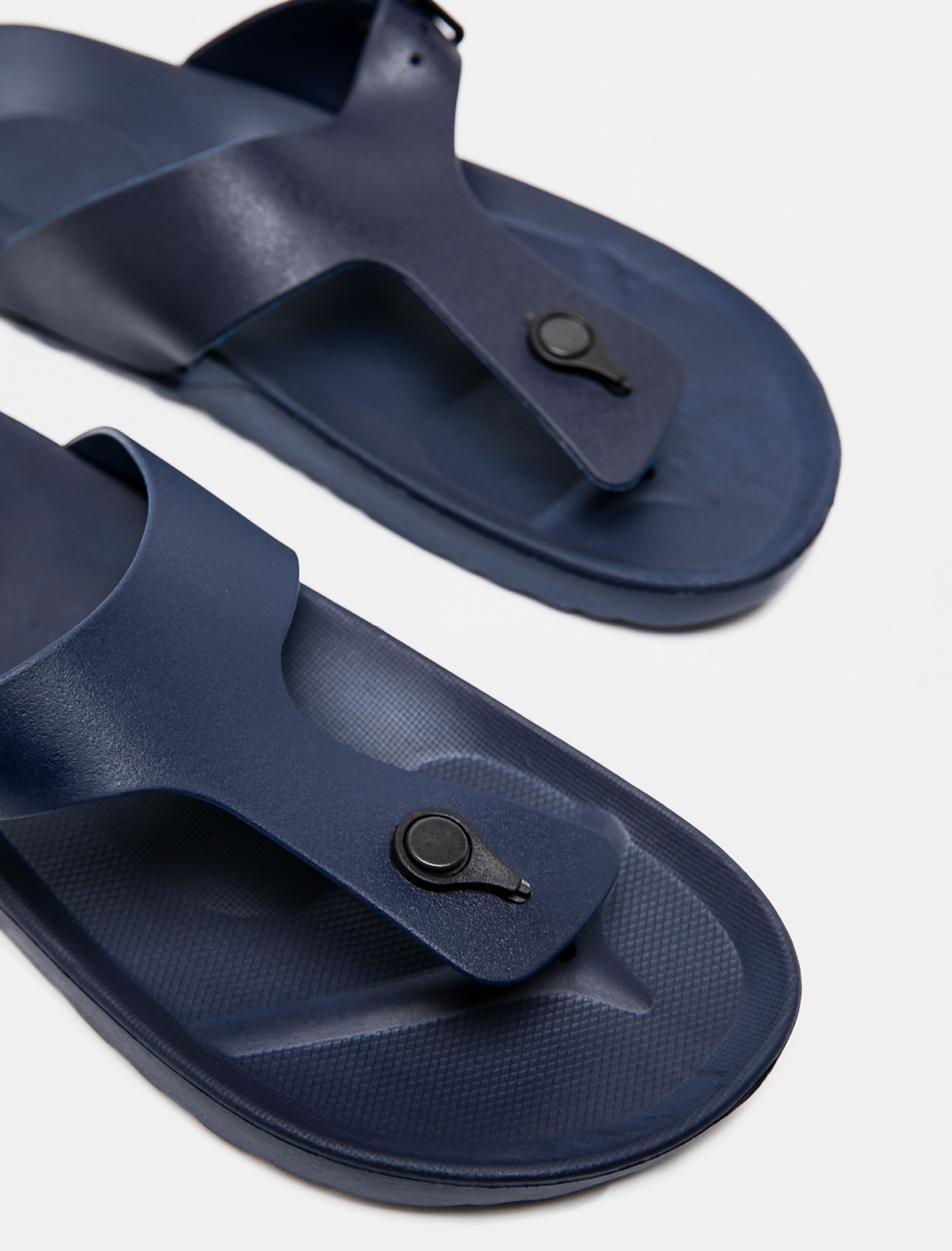  Erkek Tokalı Parmak Arası Terlik