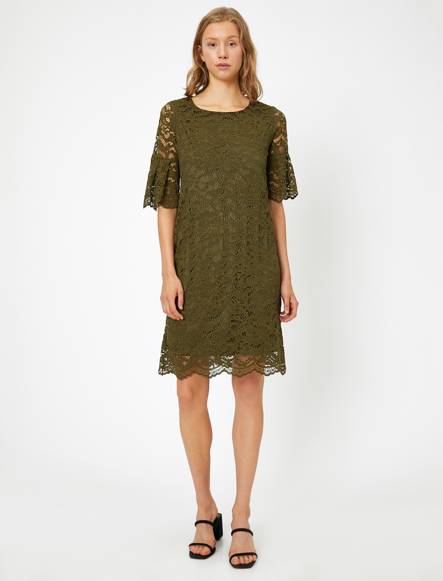   Dantel Detaylı Elbise