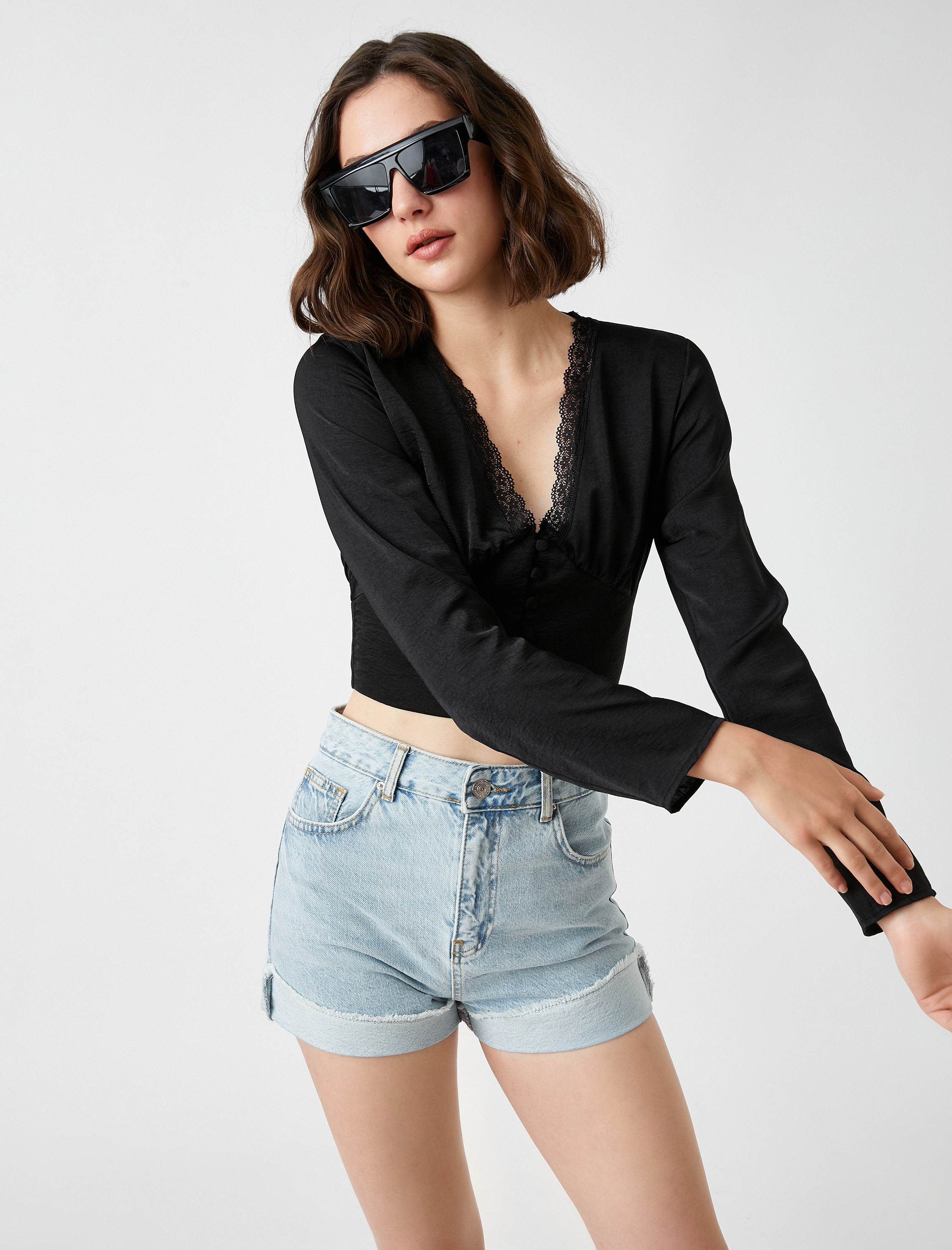   Crop Bluz Uzun Kollu Dantel Detaylı Saten Görünümlü