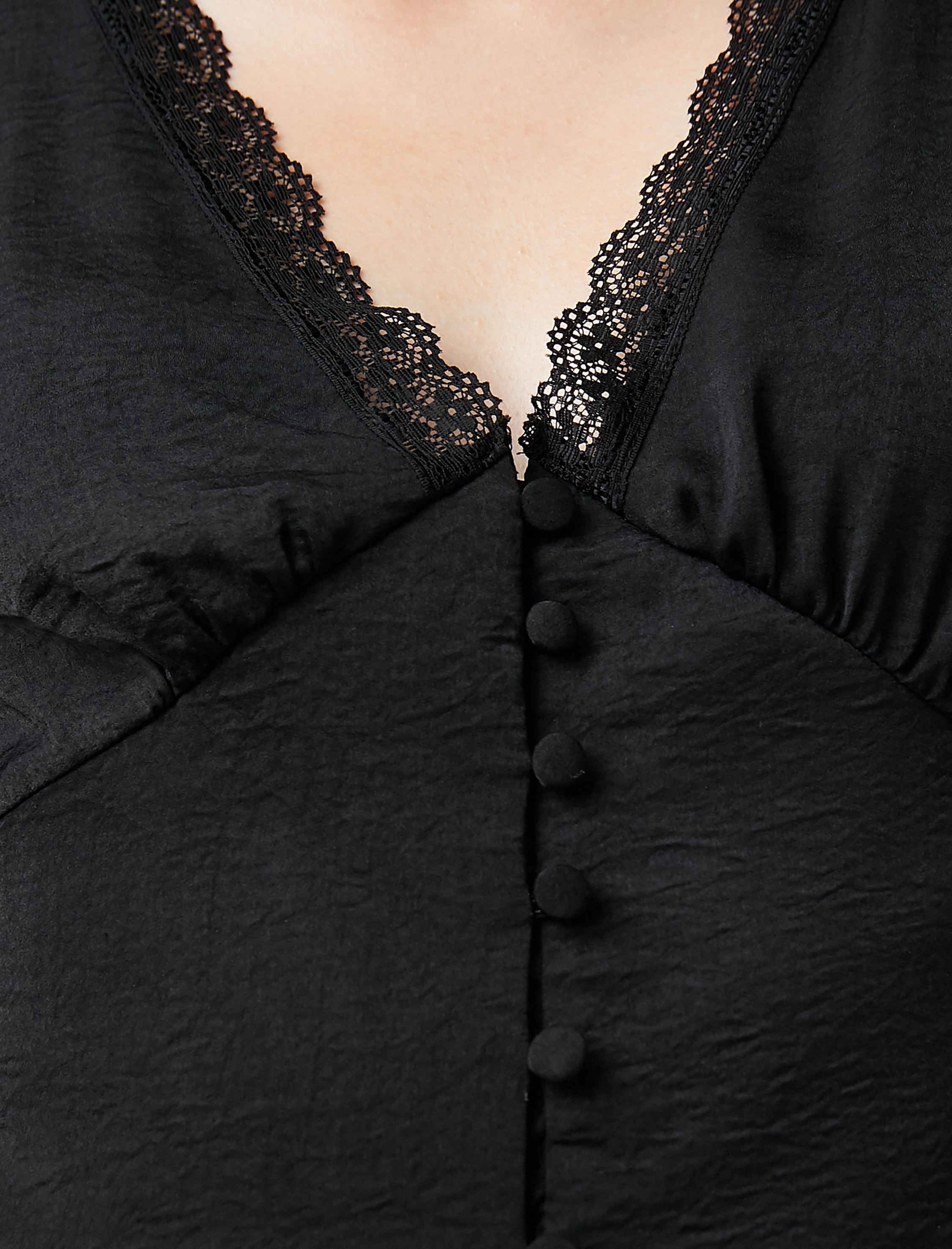   Crop Bluz Uzun Kollu Dantel Detaylı Saten Görünümlü