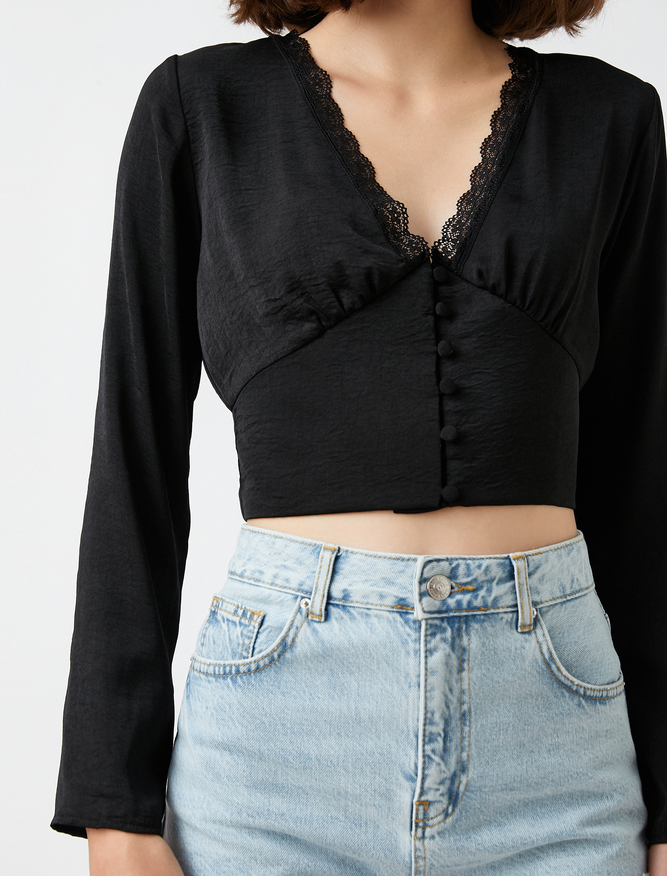   Crop Bluz Uzun Kollu Dantel Detaylı Saten Görünümlü