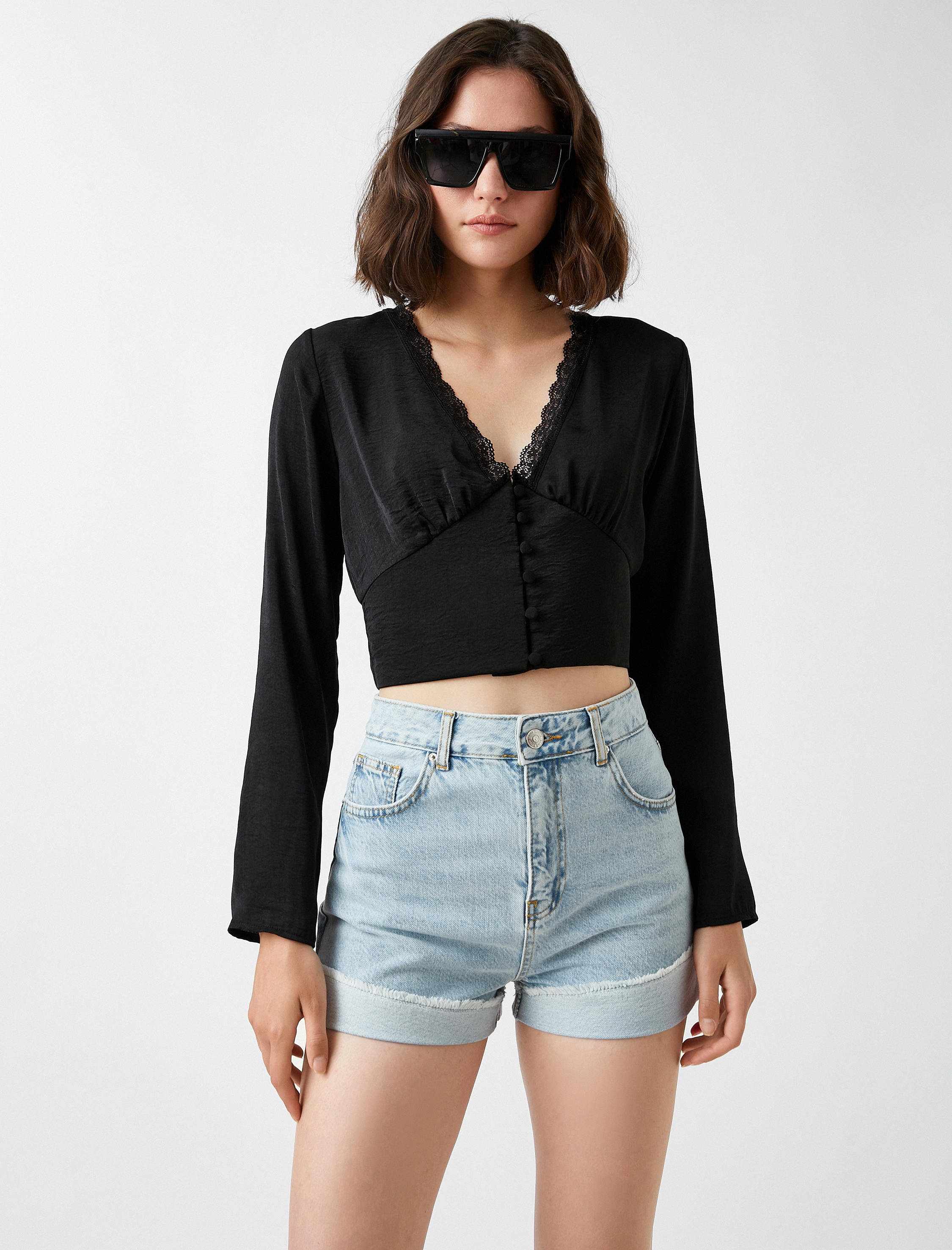   Crop Bluz Uzun Kollu Dantel Detaylı Saten Görünümlü