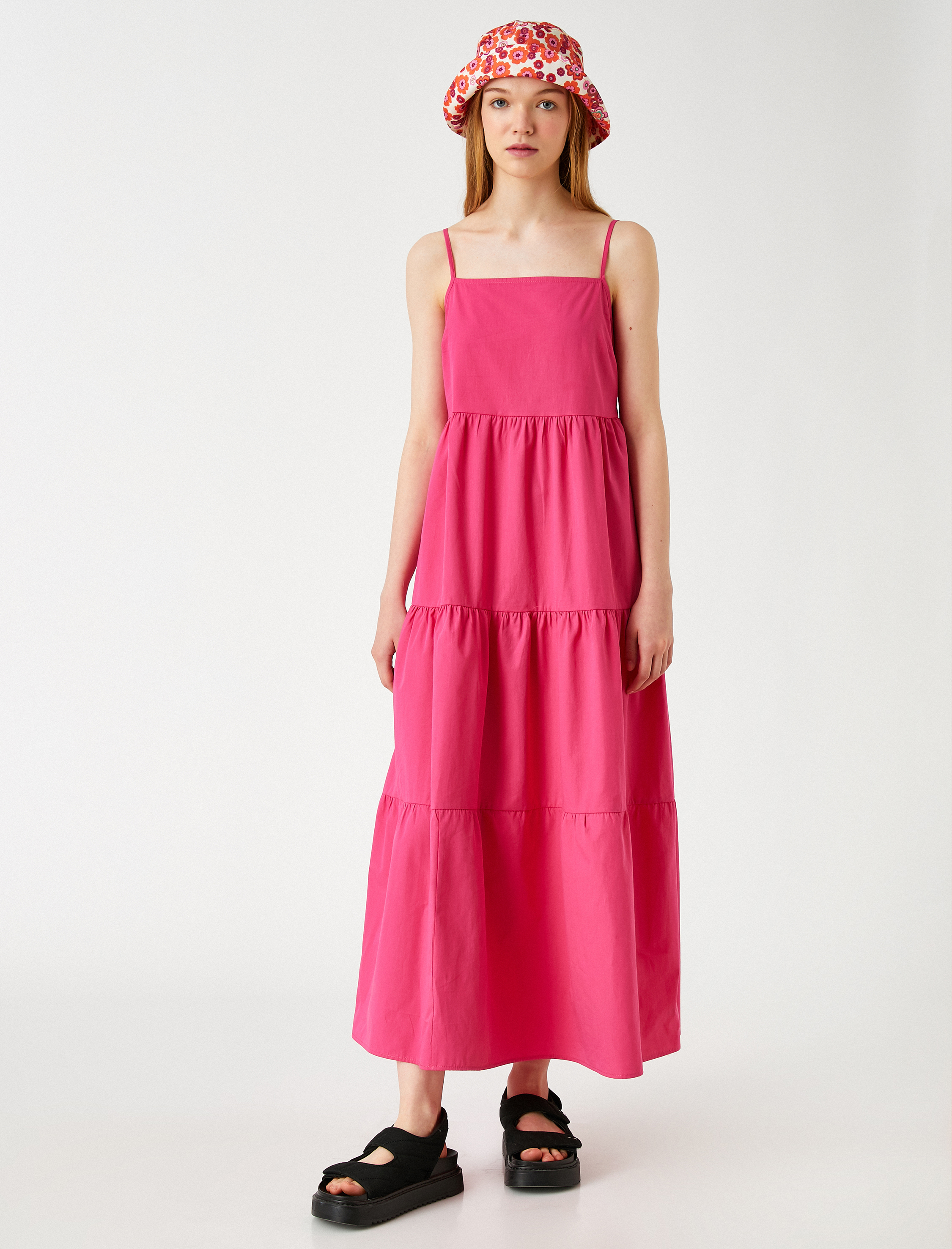   Katlı Uzun Elbise İnce Askılı Kare Yaka