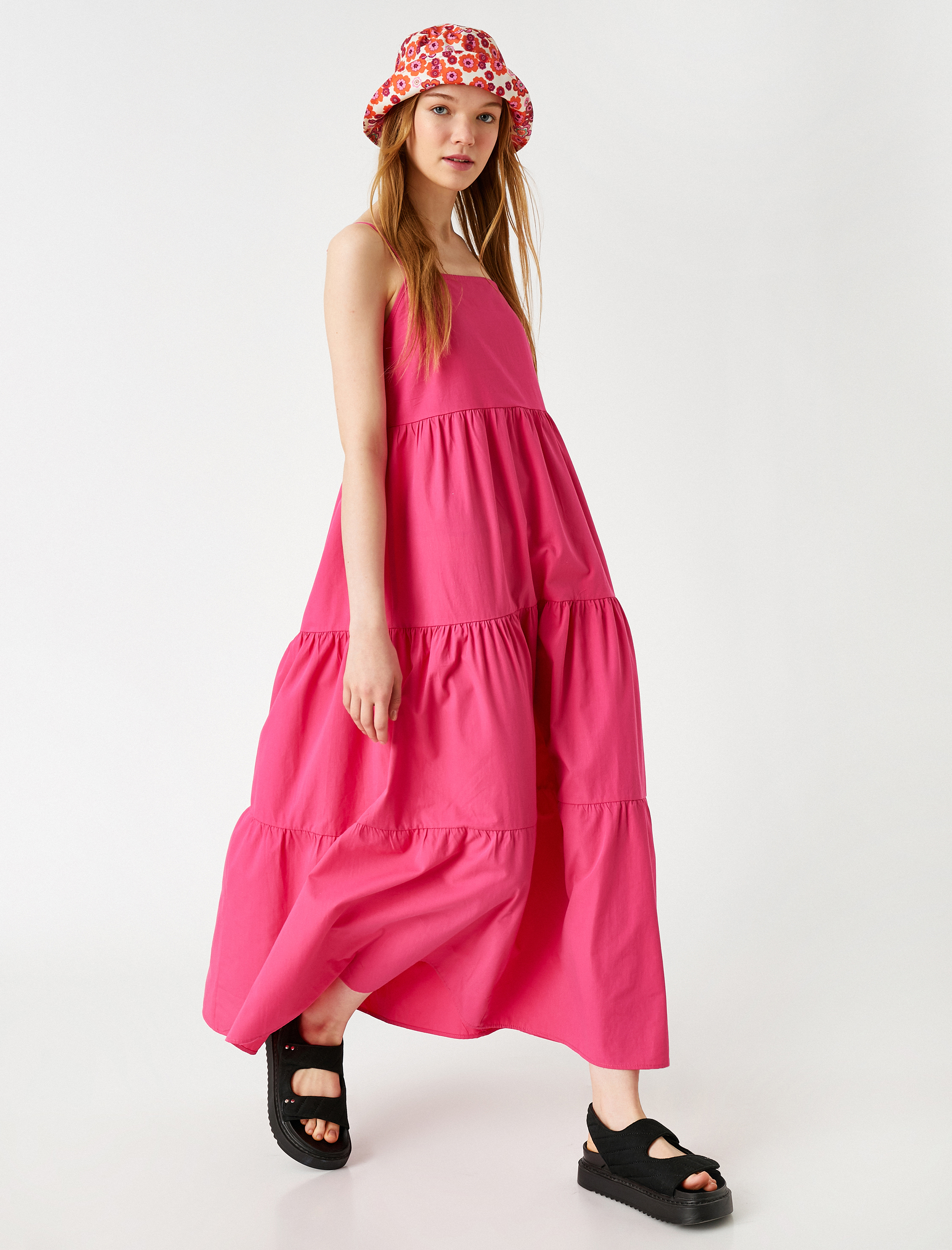   Katlı Uzun Elbise İnce Askılı Kare Yaka