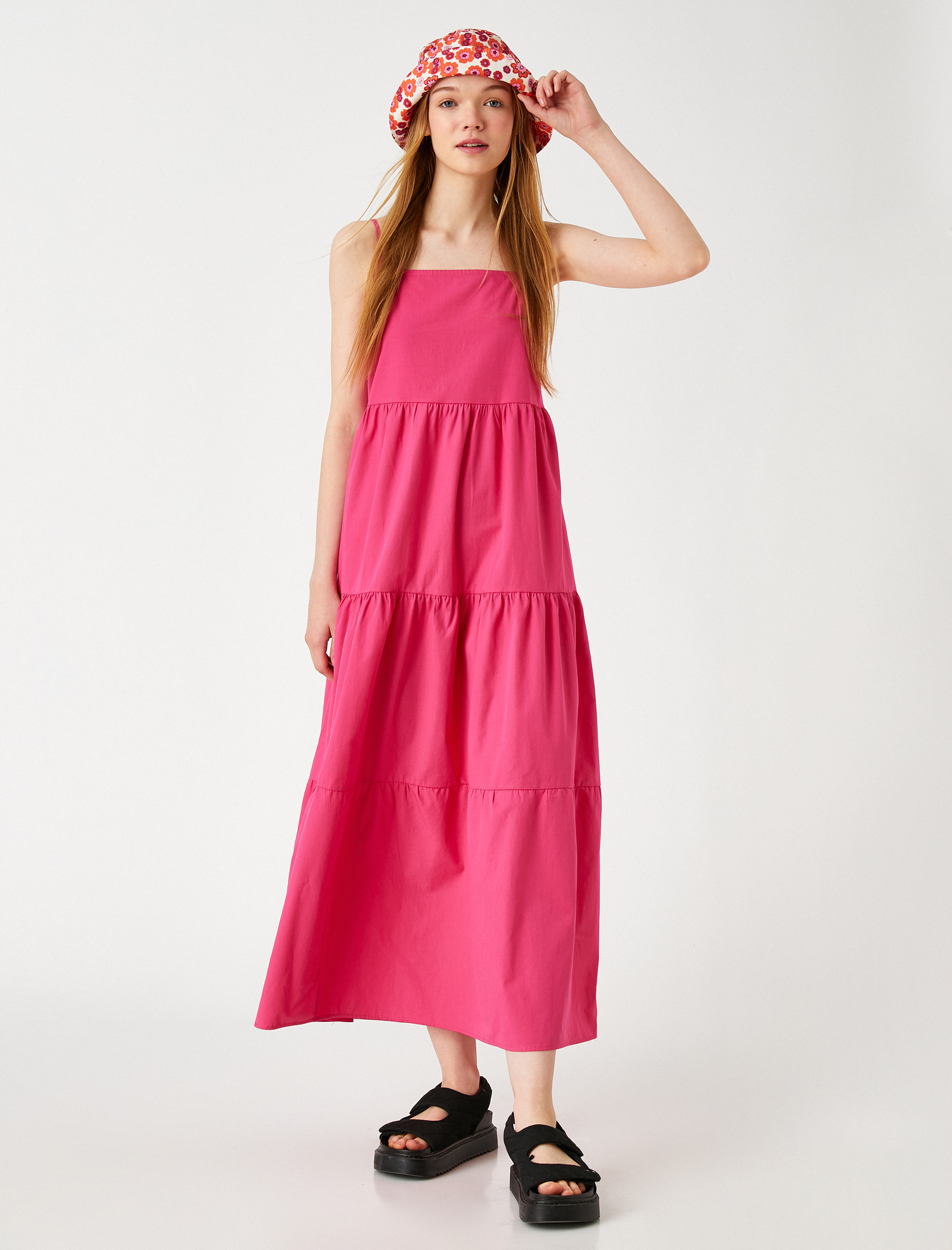   Katlı Uzun Elbise İnce Askılı Kare Yaka