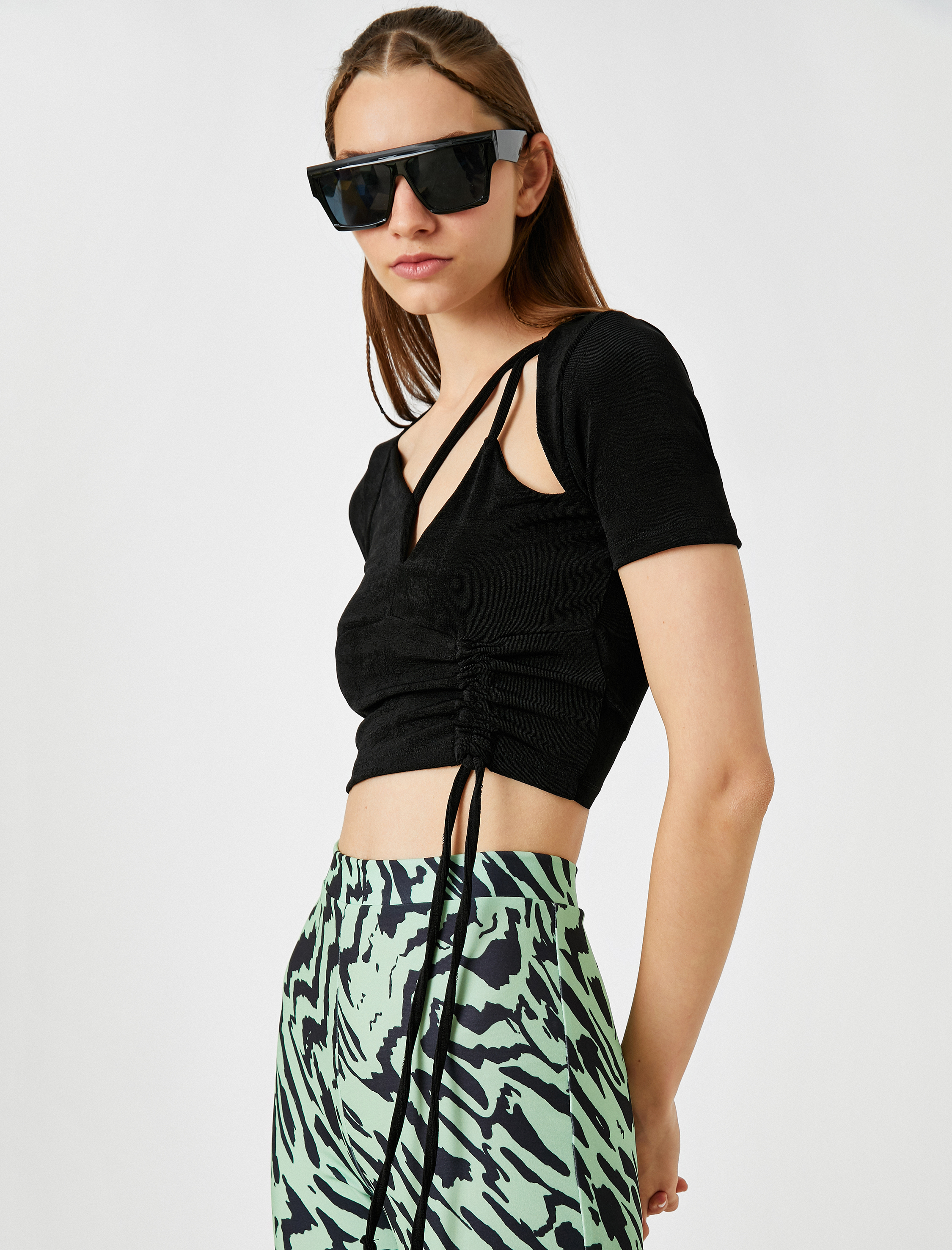   Crop Tişört Pencere Detaylı