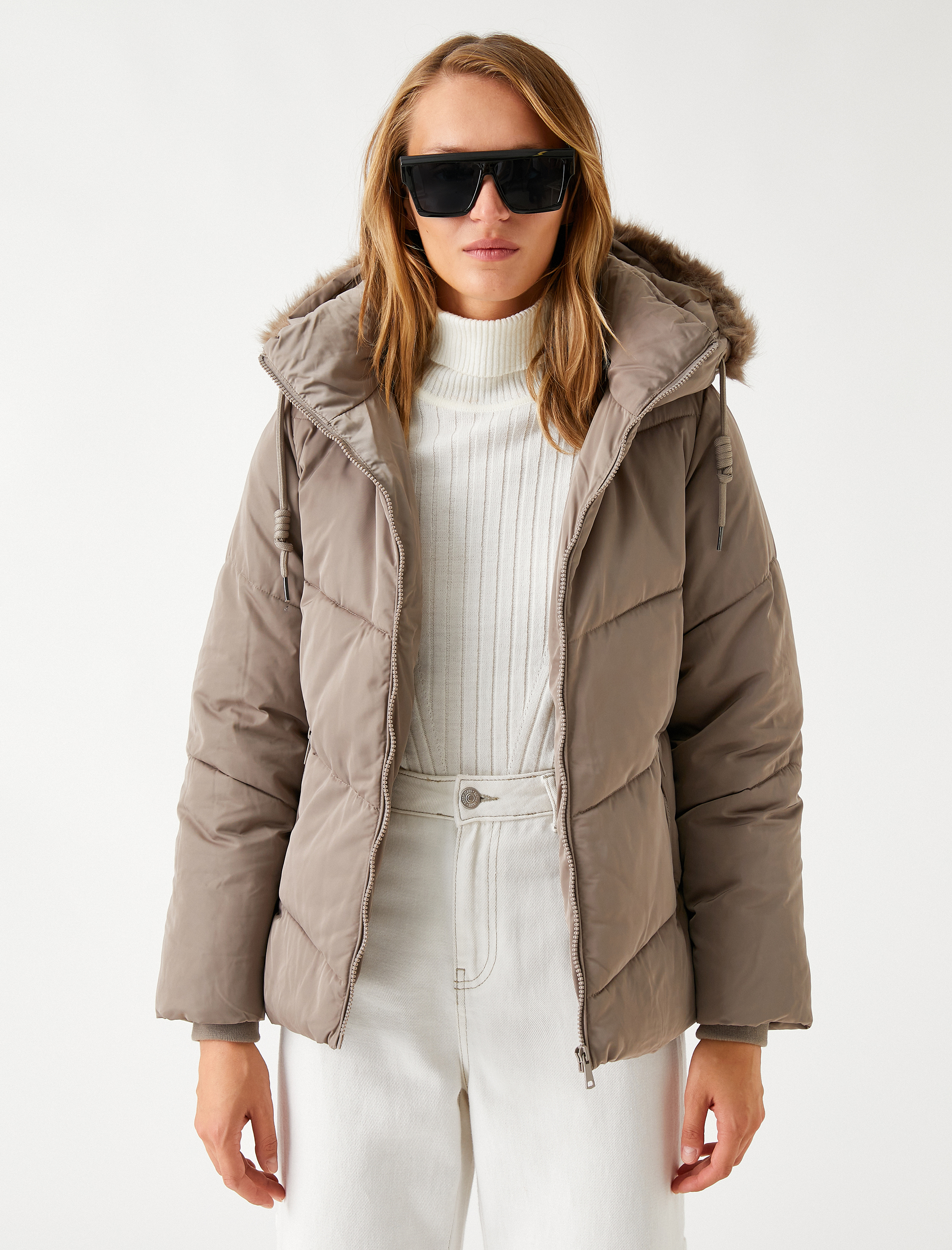   Kapüşonlu Şişme Mont