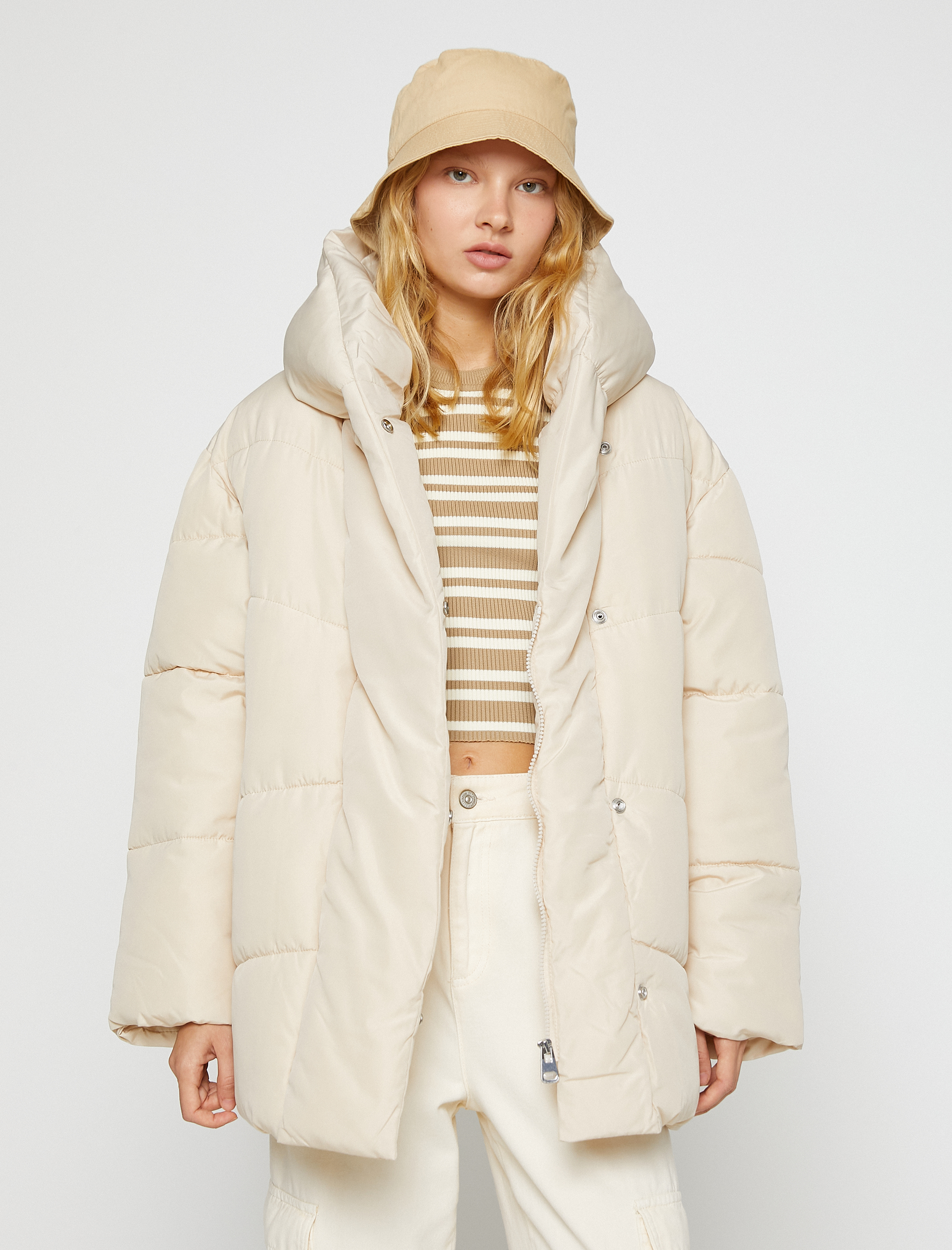   Şişme Mont Kapüşonlu Cep Detaylı