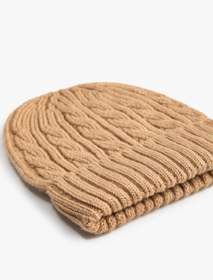 Kadın Saç Örgü Bere