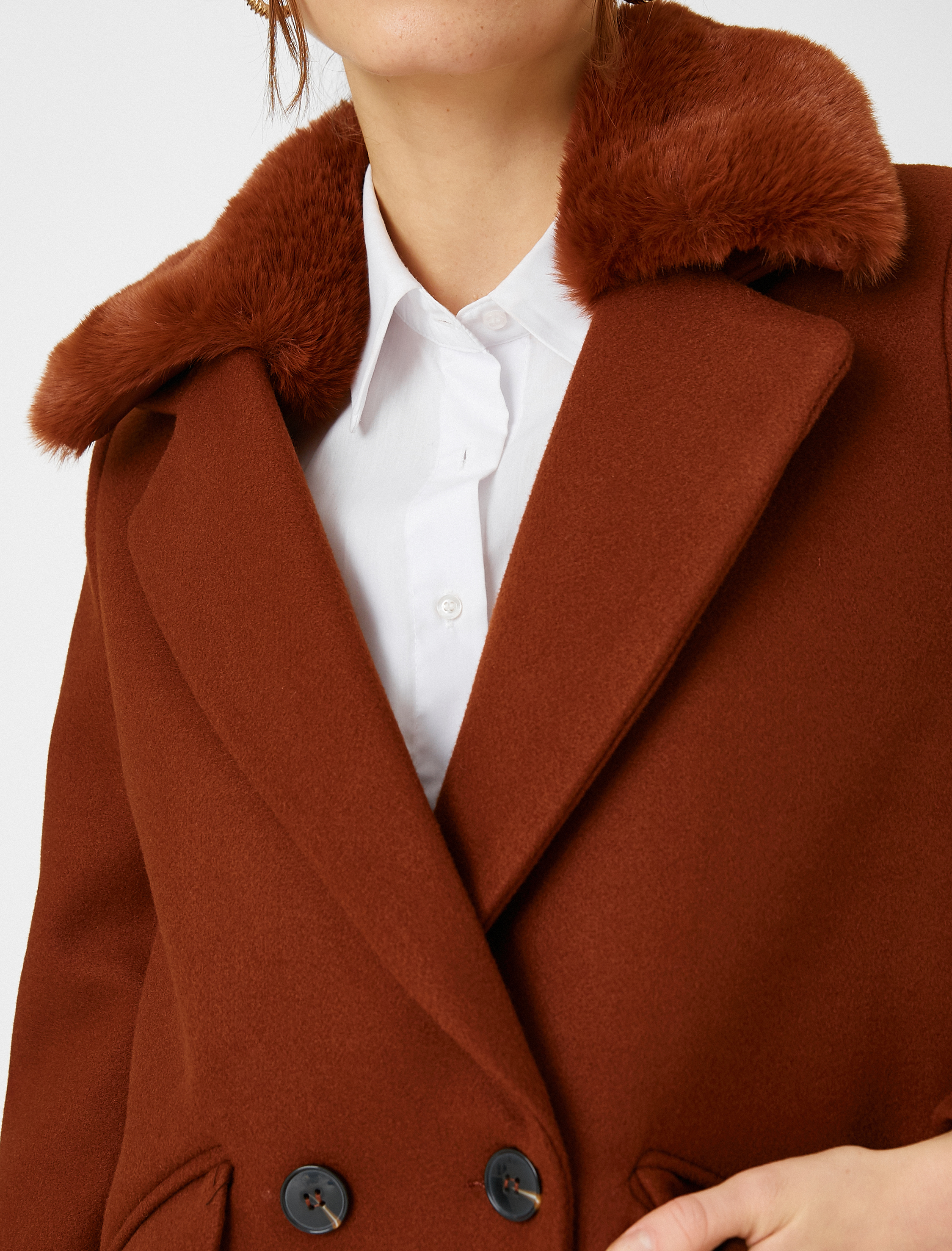   Kruvaze Oversize Kaşe Kaban Yakası Çıkarılabilir Peluş Detaylı