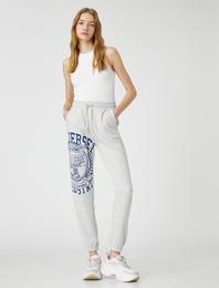 Şardonlu Jogger Eşofman Altı Kolej Baskılı Beli Bağcıklı