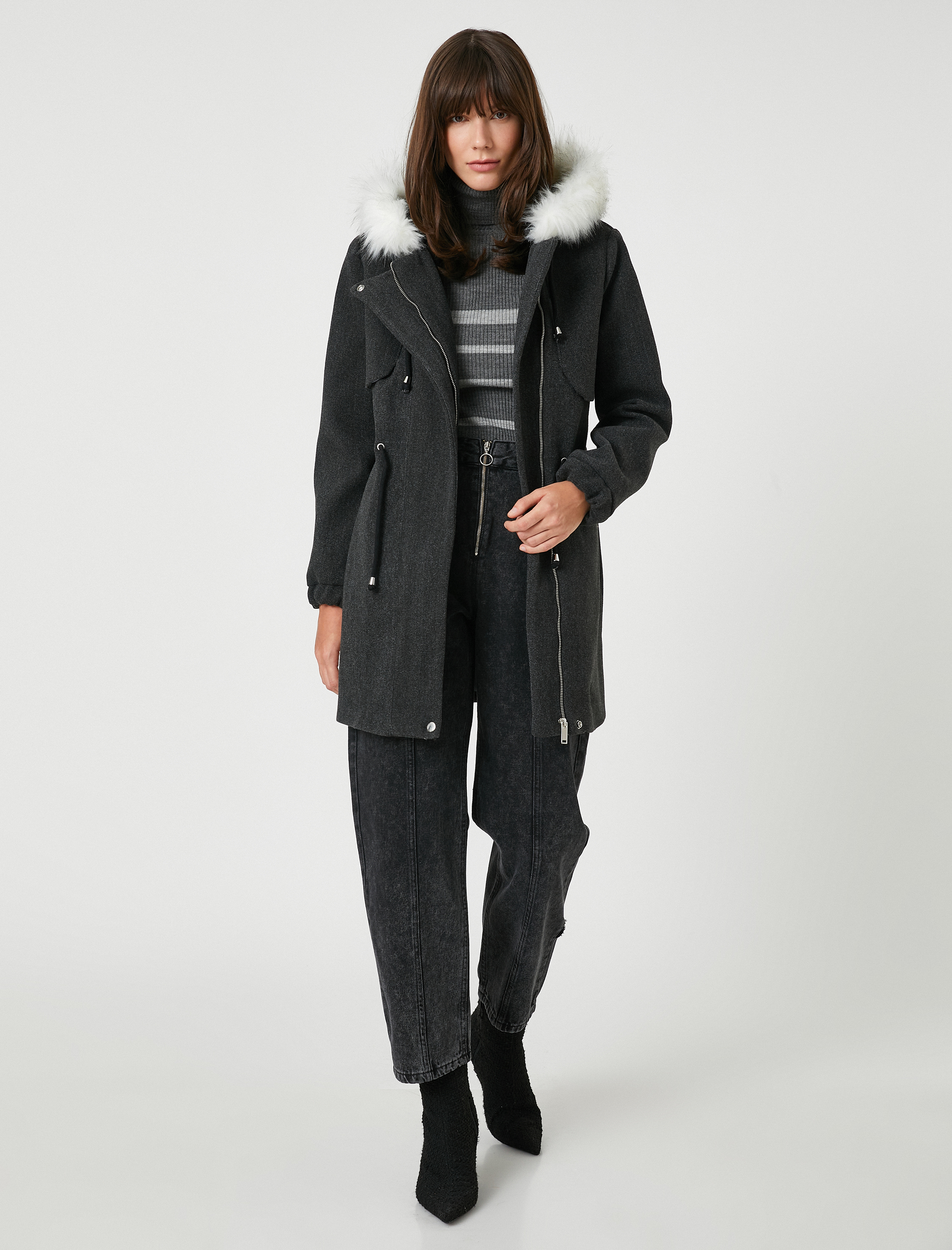   Kapüşonlu Mont Peluş Detaylı Beli Bağlamalı