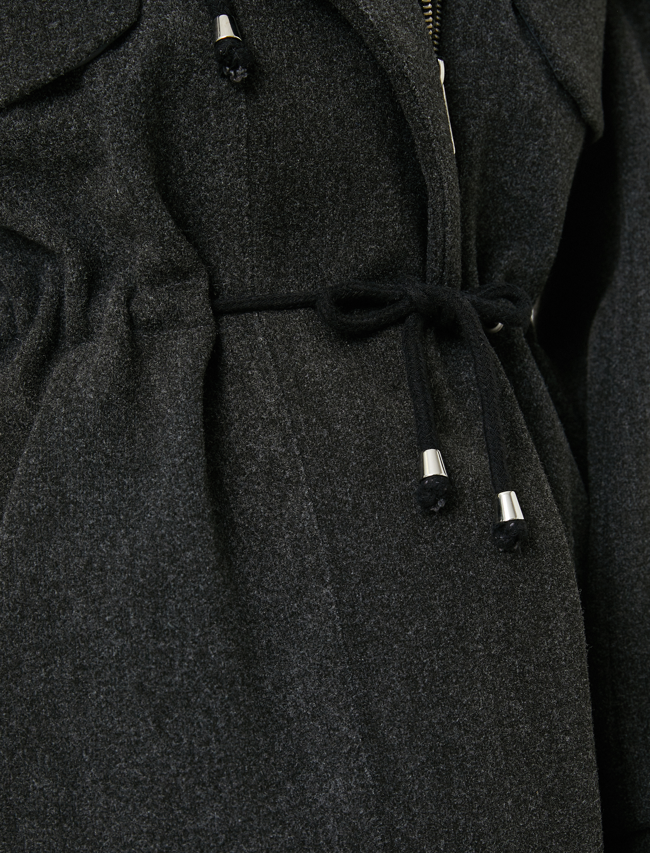   Kapüşonlu Mont Peluş Detaylı Beli Bağlamalı