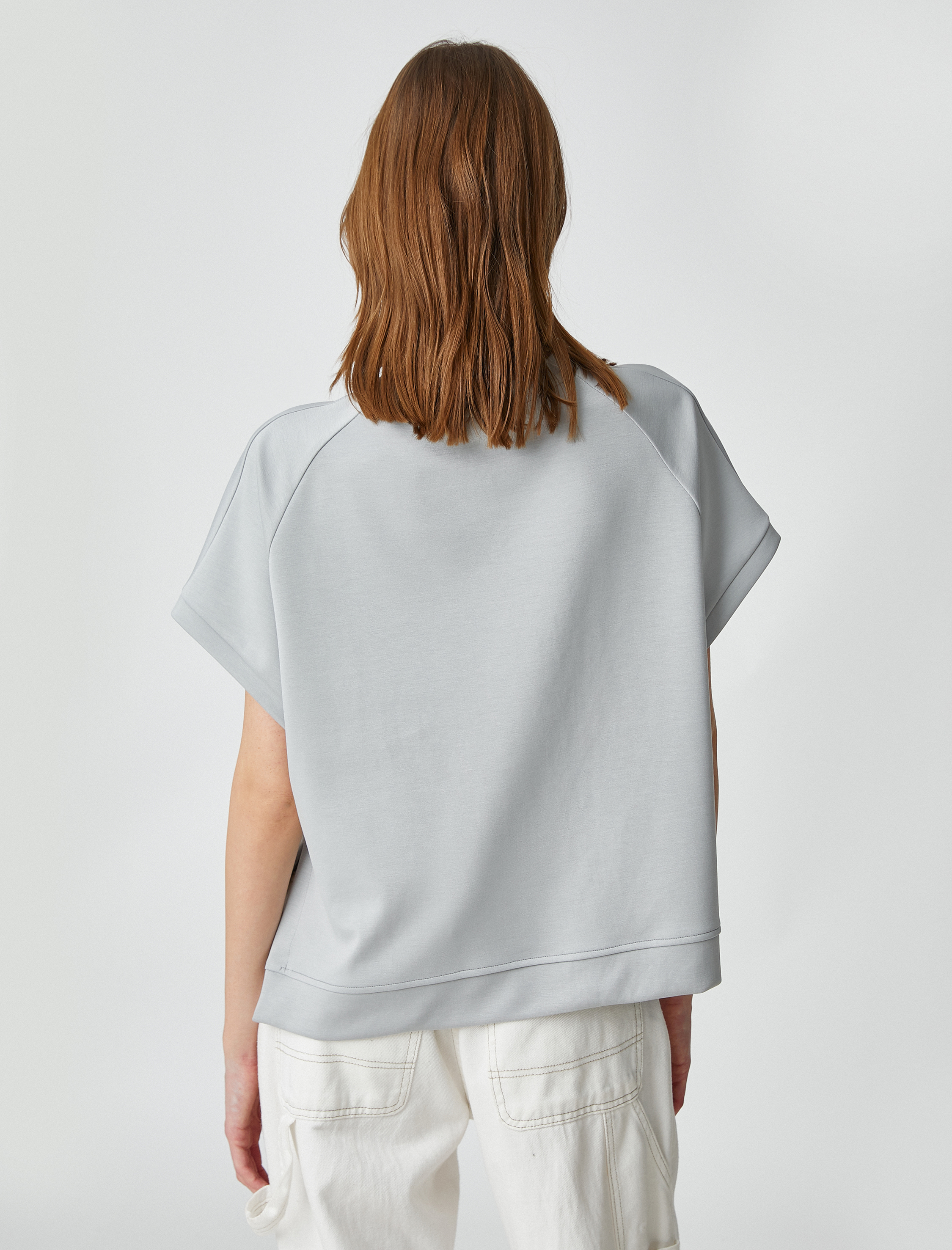   Kısa Kollu Tişört Yanları Yırtmaçlı