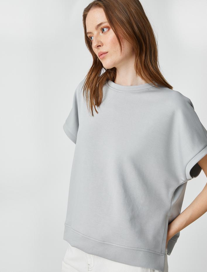  Kısa Kollu Tişört Yanları Yırtmaçlı