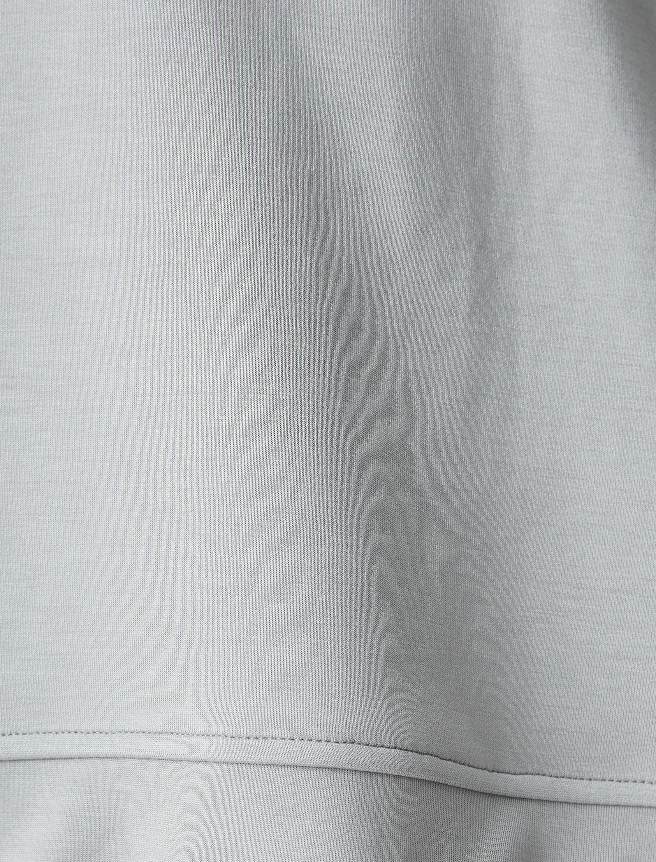   Kısa Kollu Tişört Yanları Yırtmaçlı