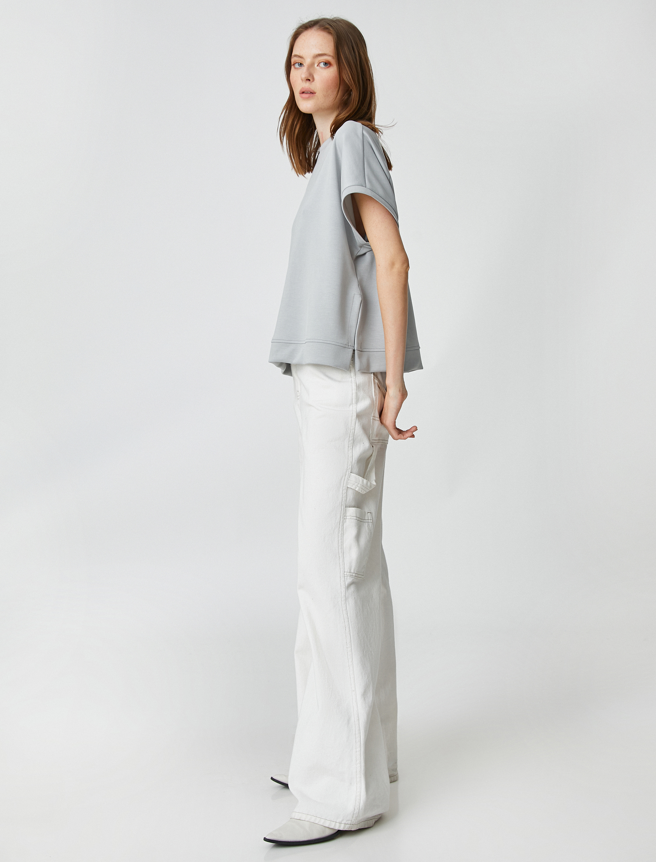   Kısa Kollu Tişört Yanları Yırtmaçlı