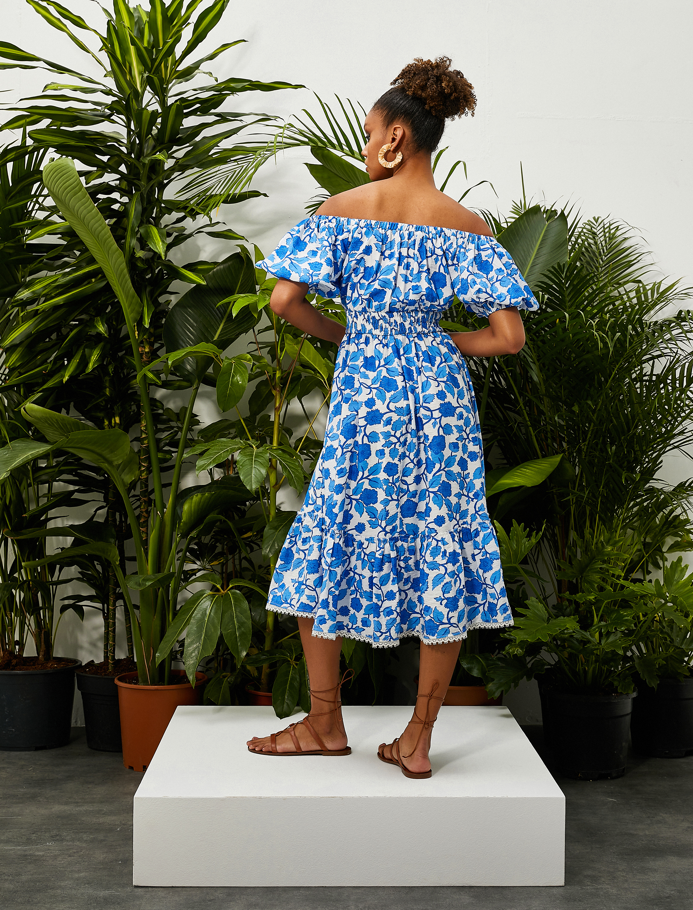   Çiçekli Midi Boy Elbise Omzu Açık Viskon