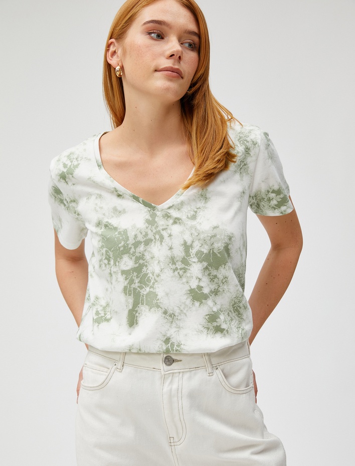  Batik Görünümlü Tişört V Yaka