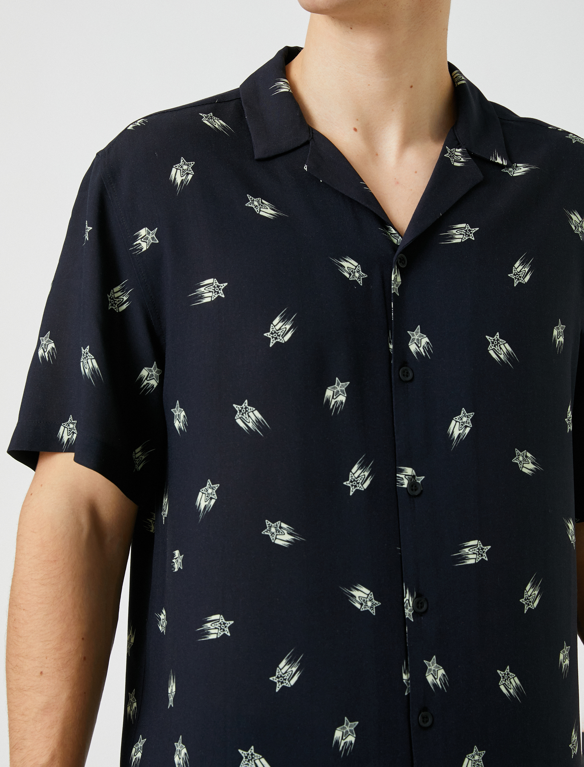   Yazlık Gömlek Kısa Kollu Devrik Yaka Yıldız Baskılı