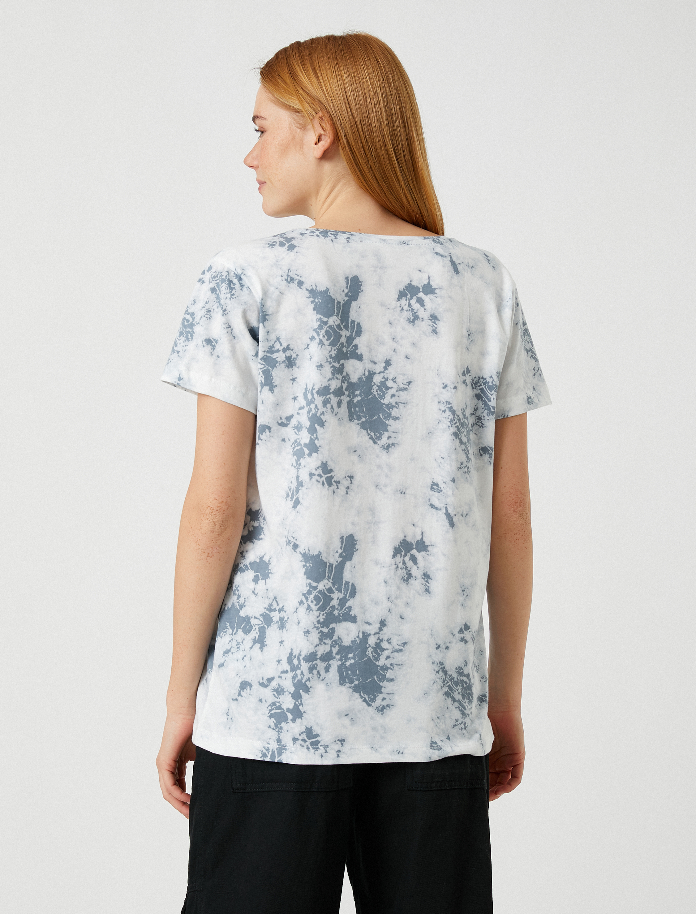   Batik Görünümlü Tişört V Yaka