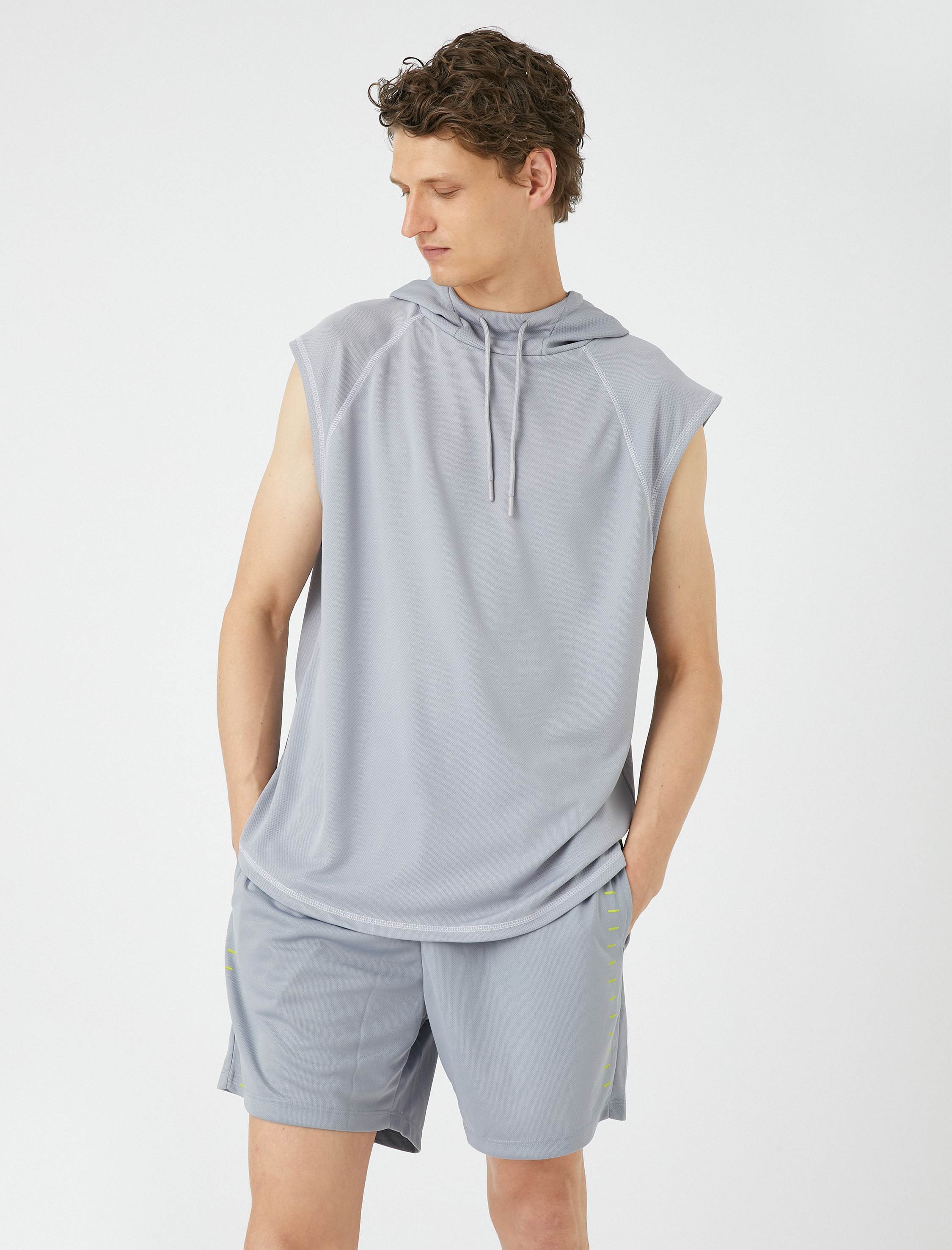   Sporcu Atleti Kapşonlu Dikiş Detaylı Kolsuz