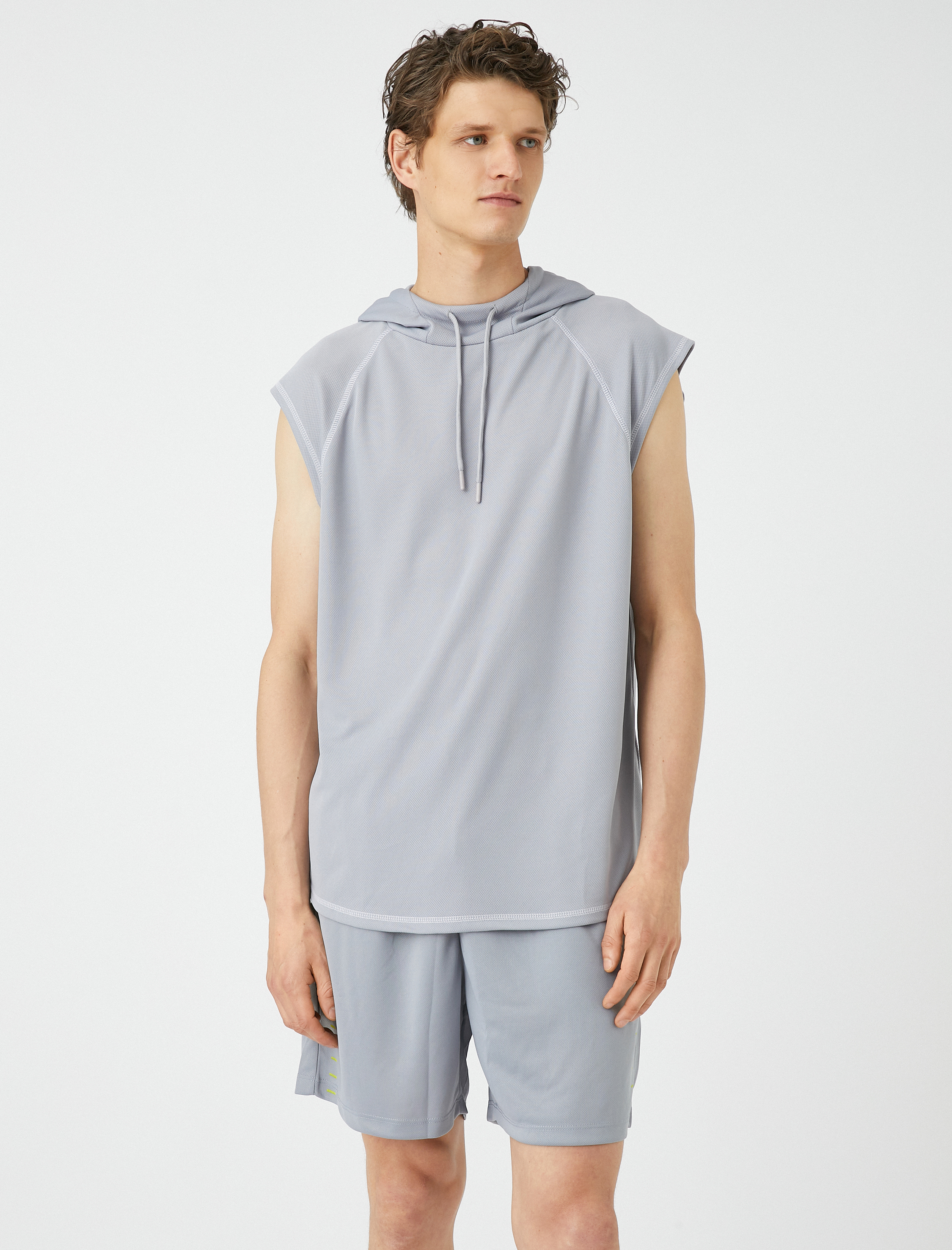   Sporcu Atleti Kapşonlu Dikiş Detaylı Kolsuz