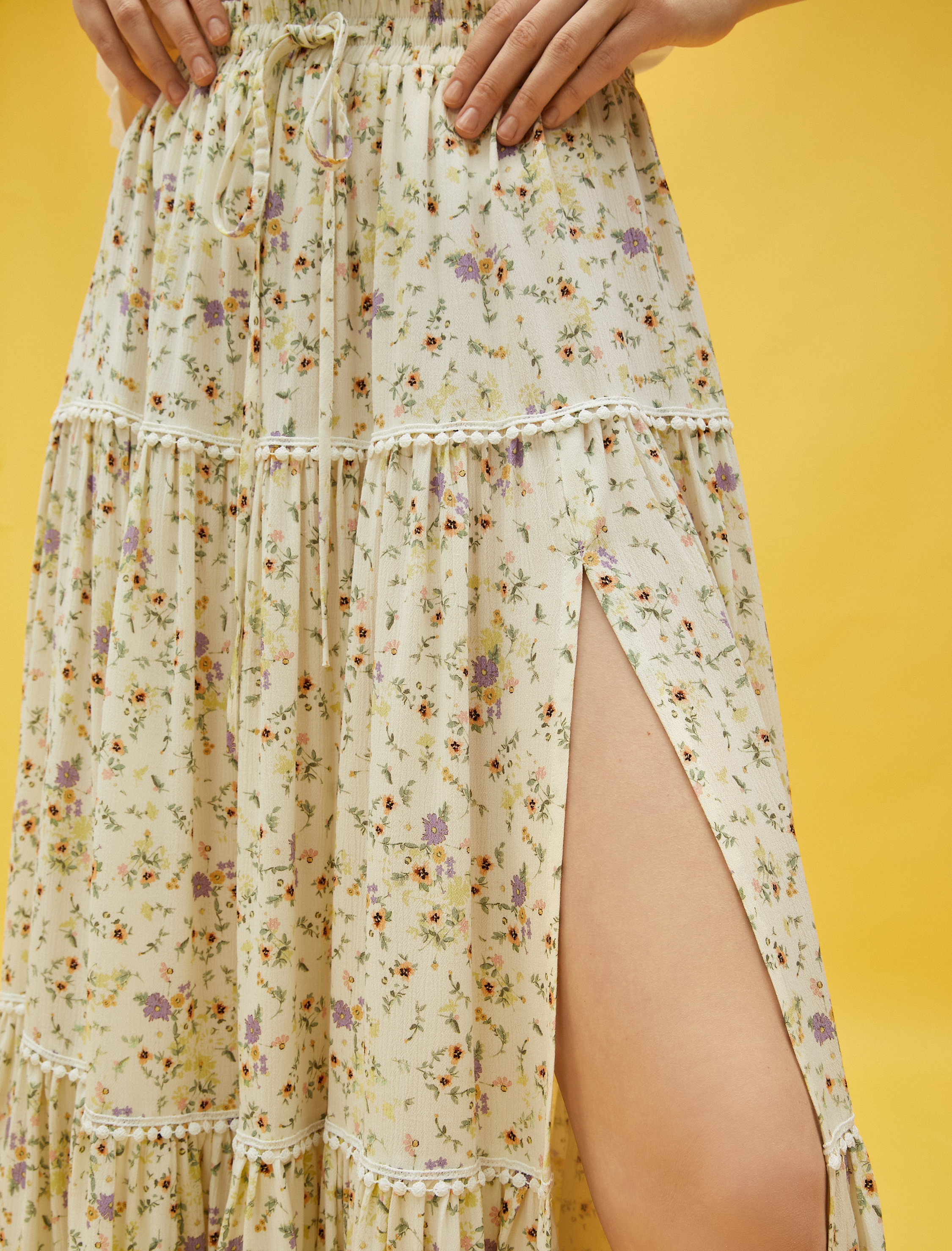   Çiçekli Katlı Yırtmaçlı Uzun Etek