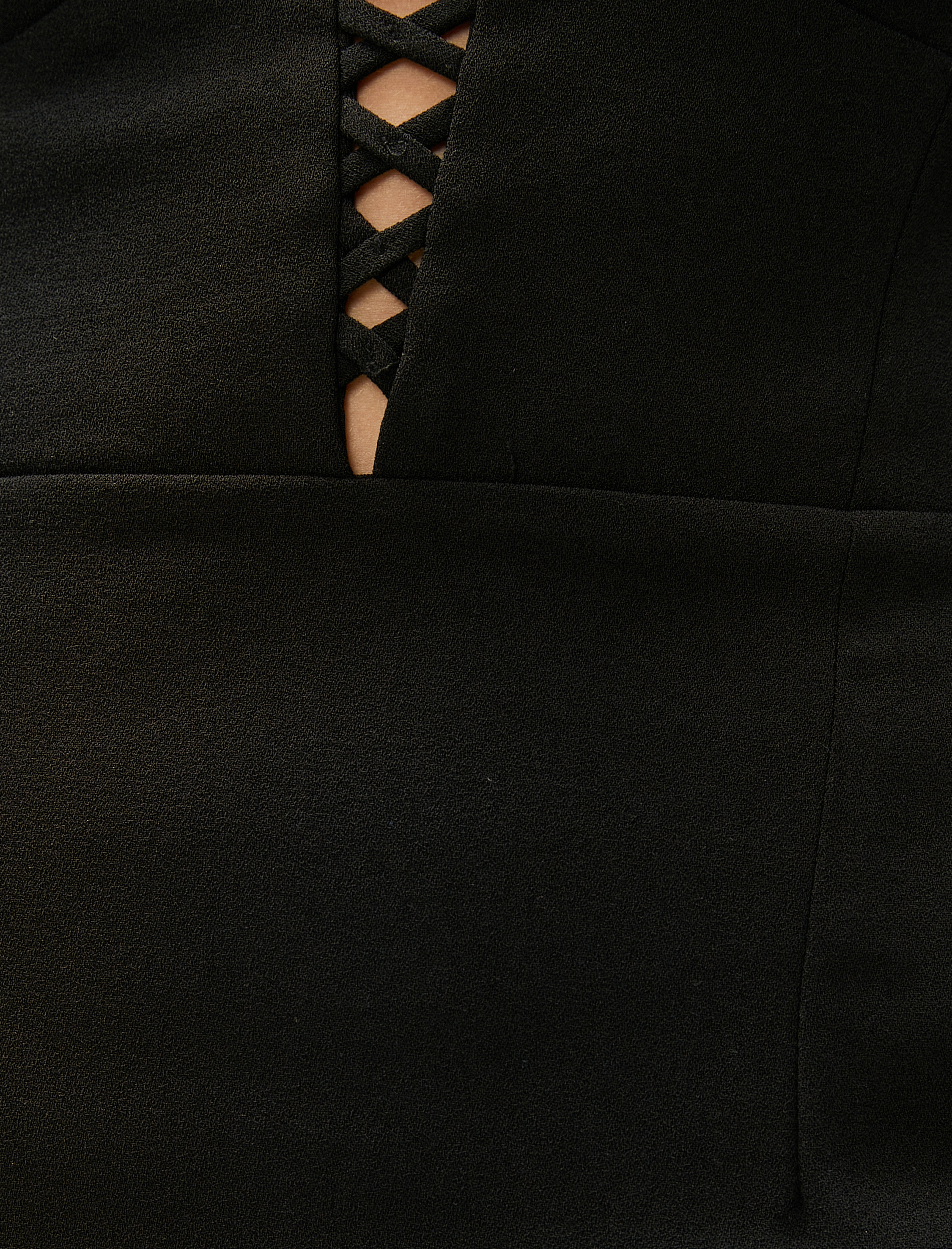 Dekolteli Mini Gece Elbisesi