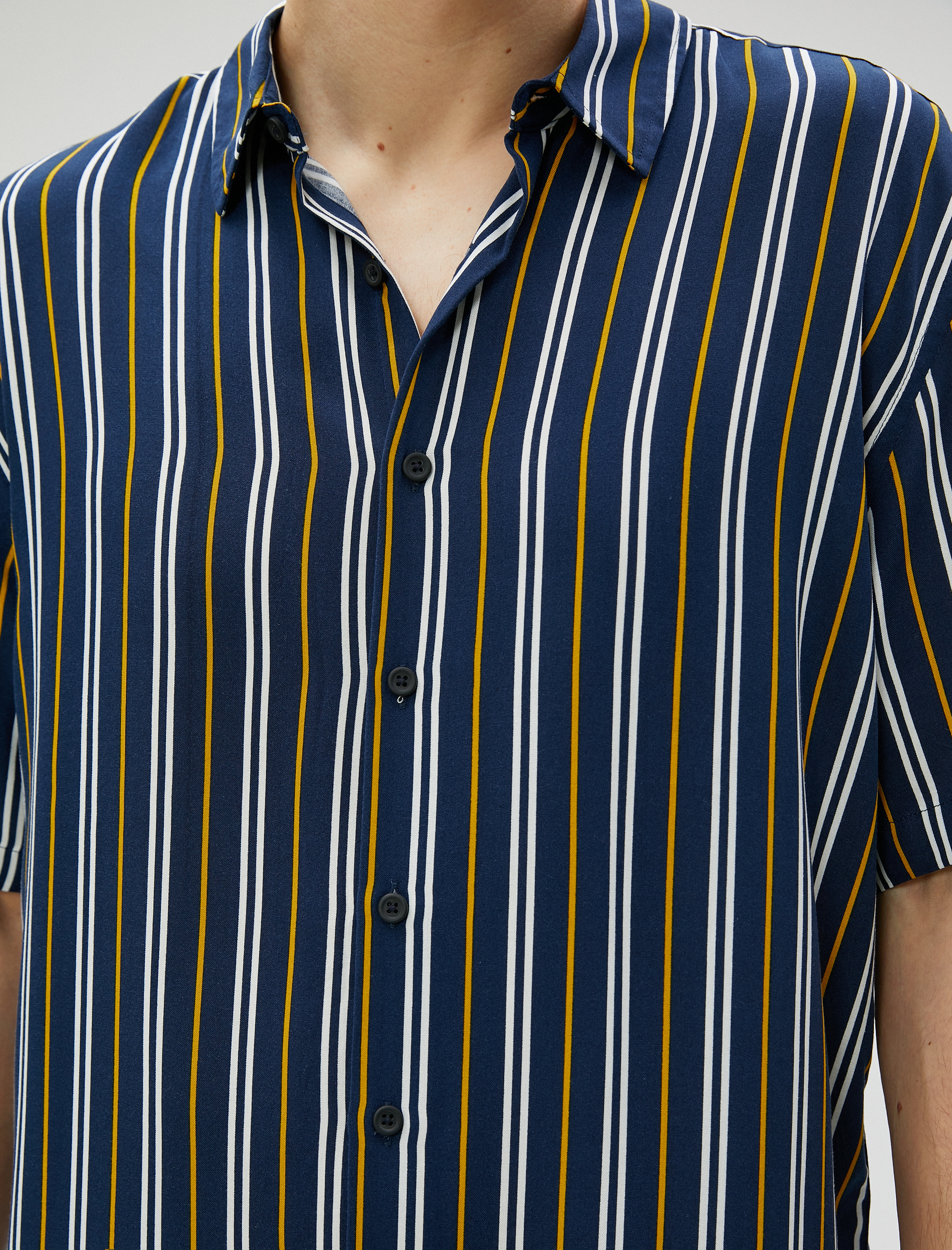   Kısa Kollu Gömlek Klasik Yaka Düğmeli