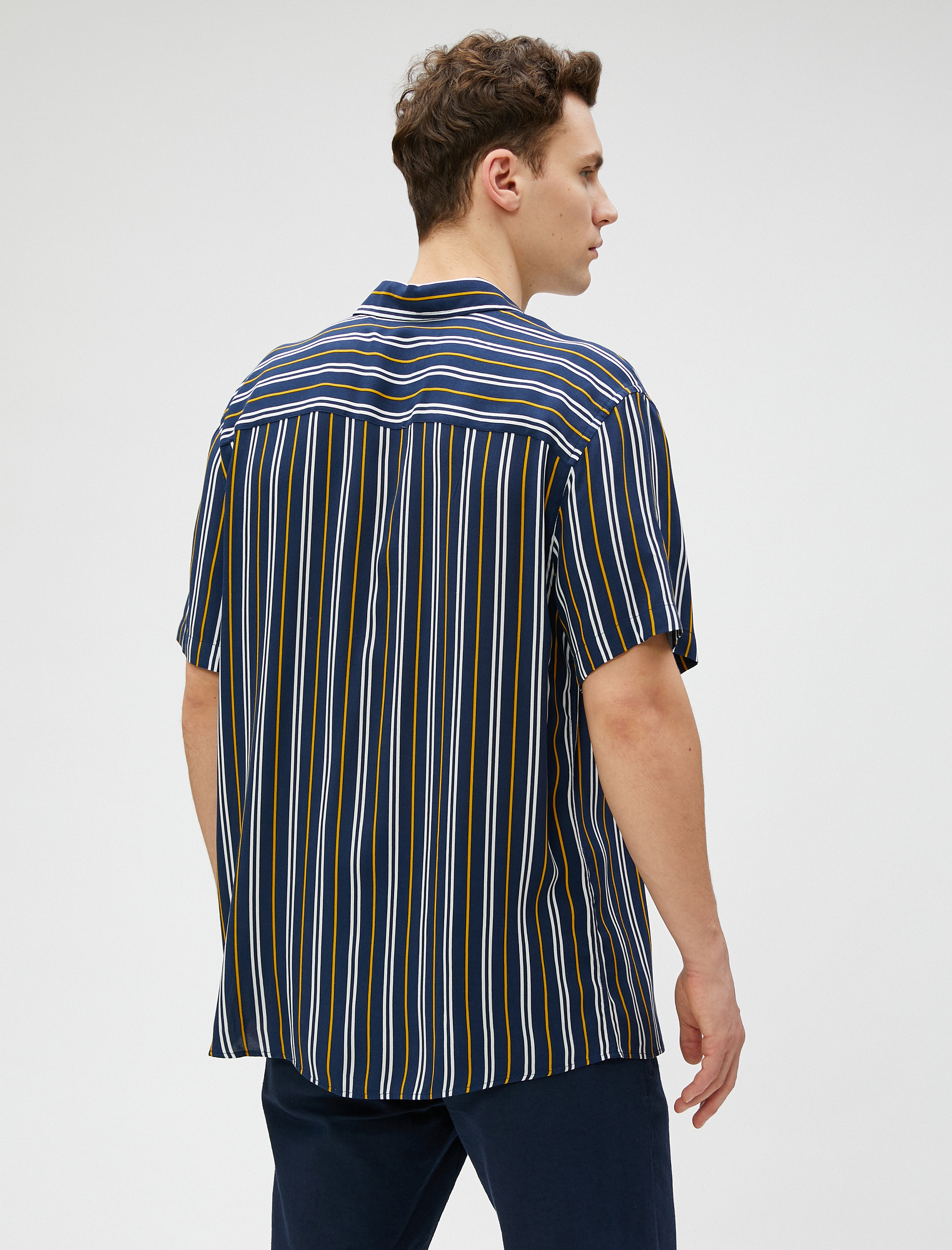   Kısa Kollu Gömlek Klasik Yaka Düğmeli