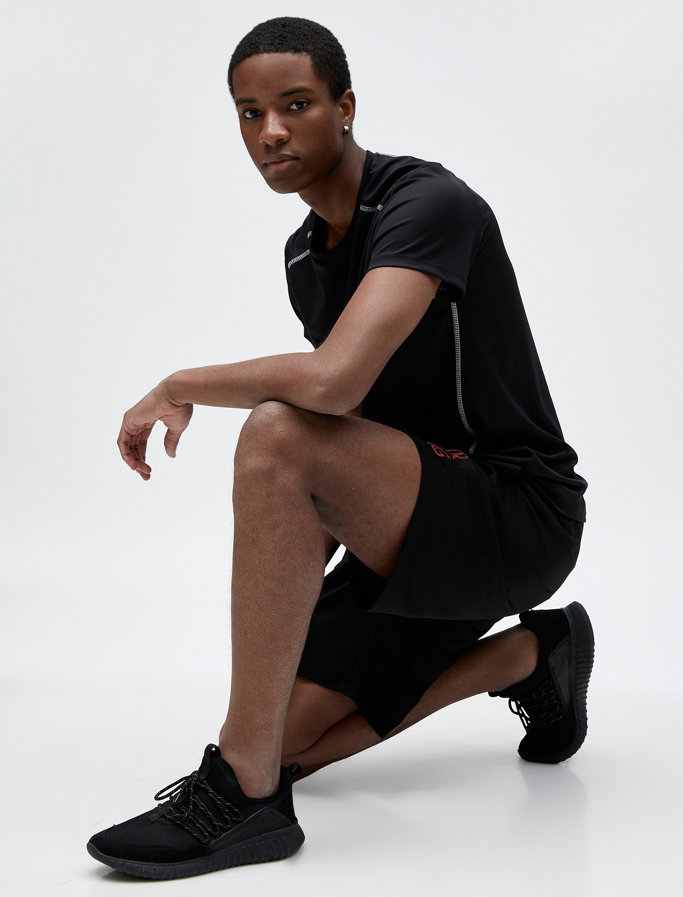   Spor Şort Slogan Baskılı Beli Bağcıklı Cep Detaylı