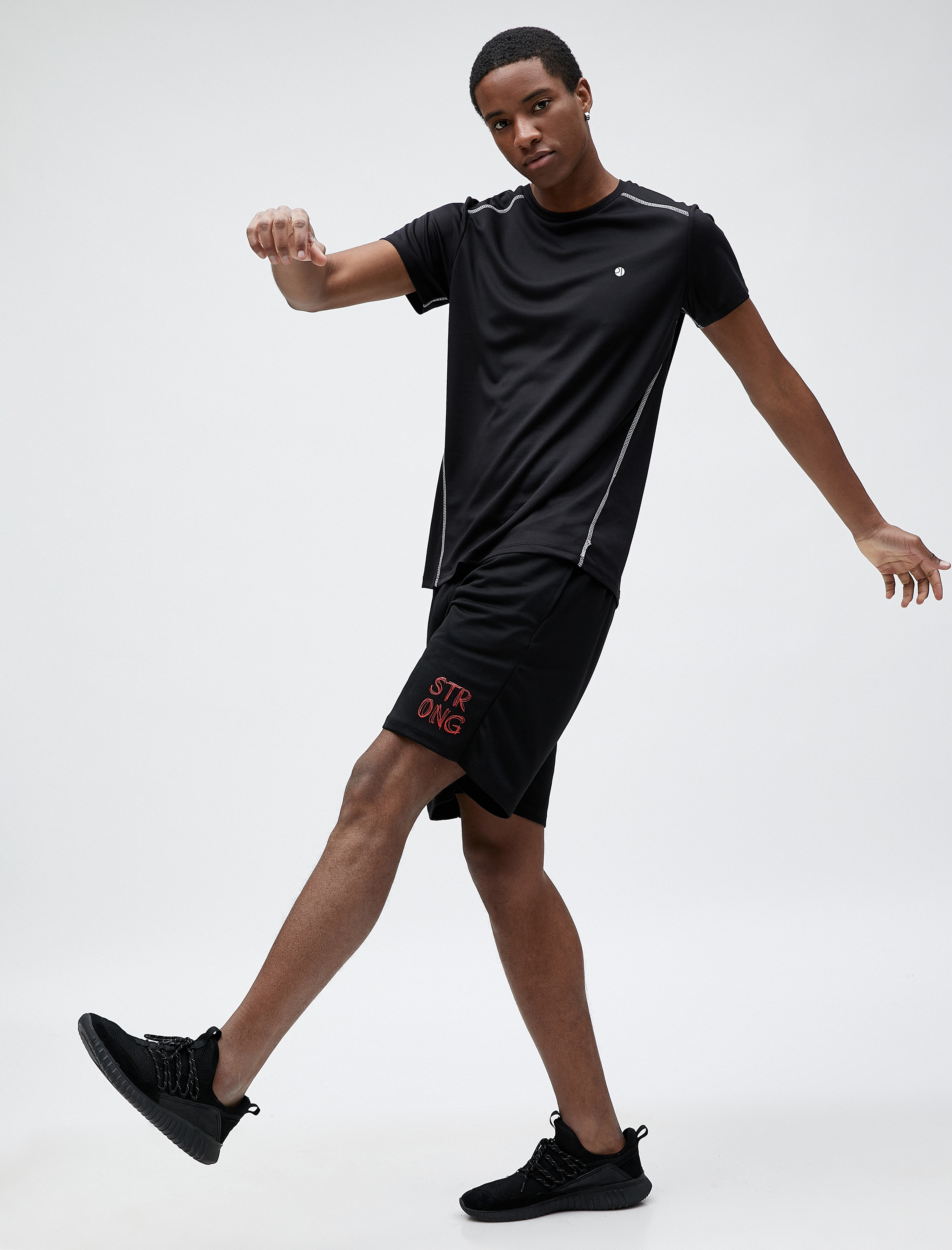   Spor Şort Slogan Baskılı Beli Bağcıklı Cep Detaylı