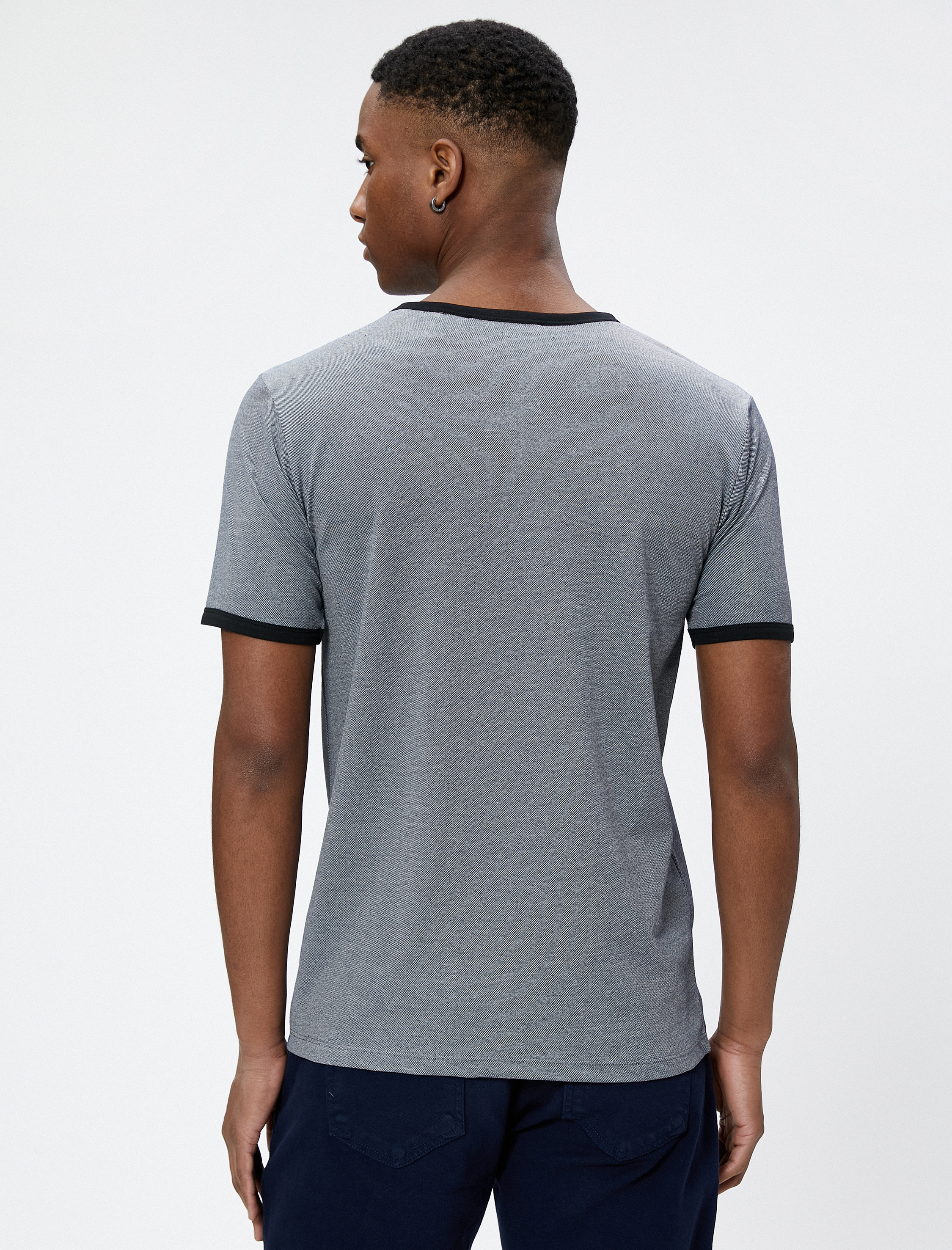   Kuş İşlemeli Tişört Bisiklet Yaka Kısa Kollu Dar Kesim