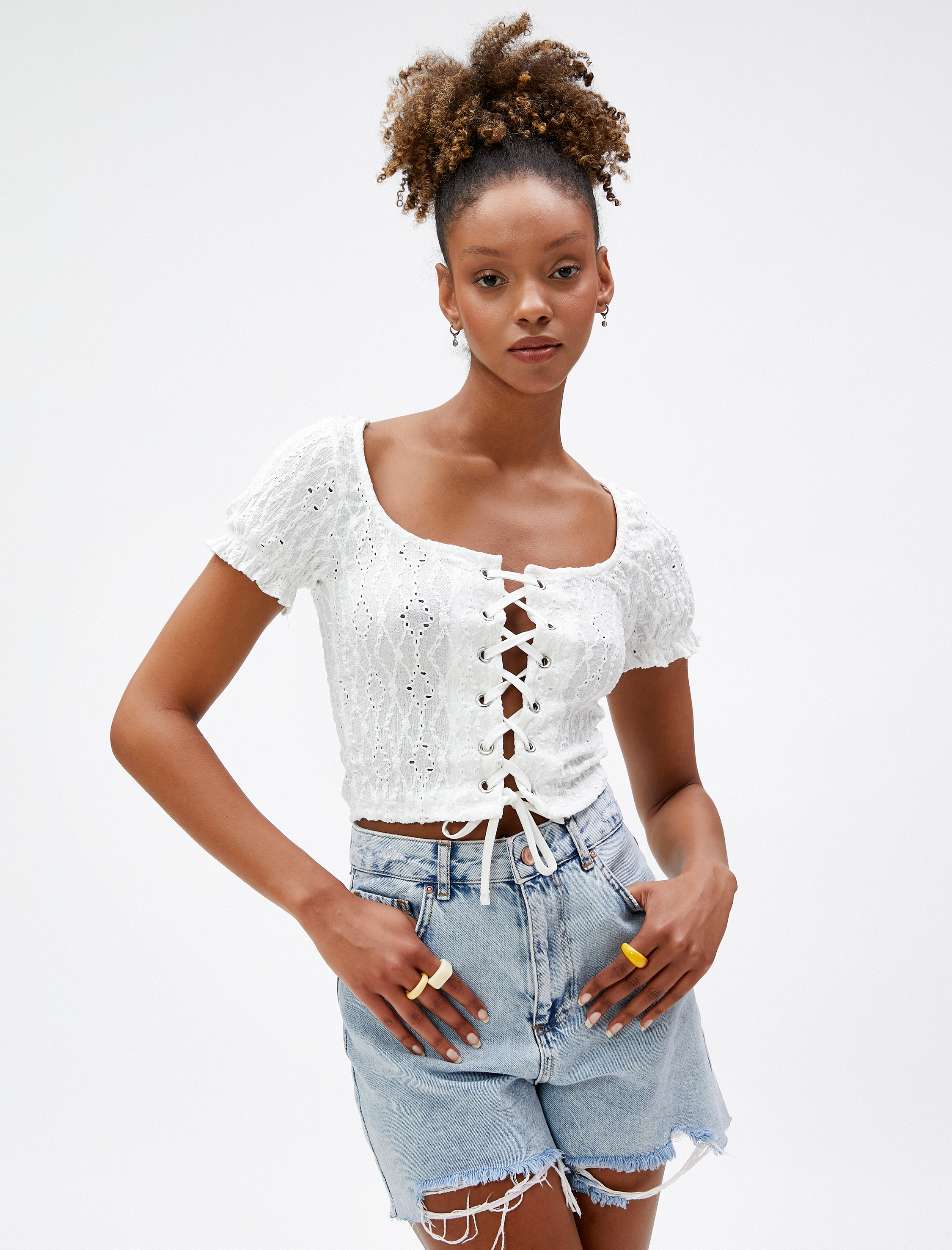   Crop Tişört Fisto Önden Bağlama Detaylı Kısa Kollu Fırfırlı