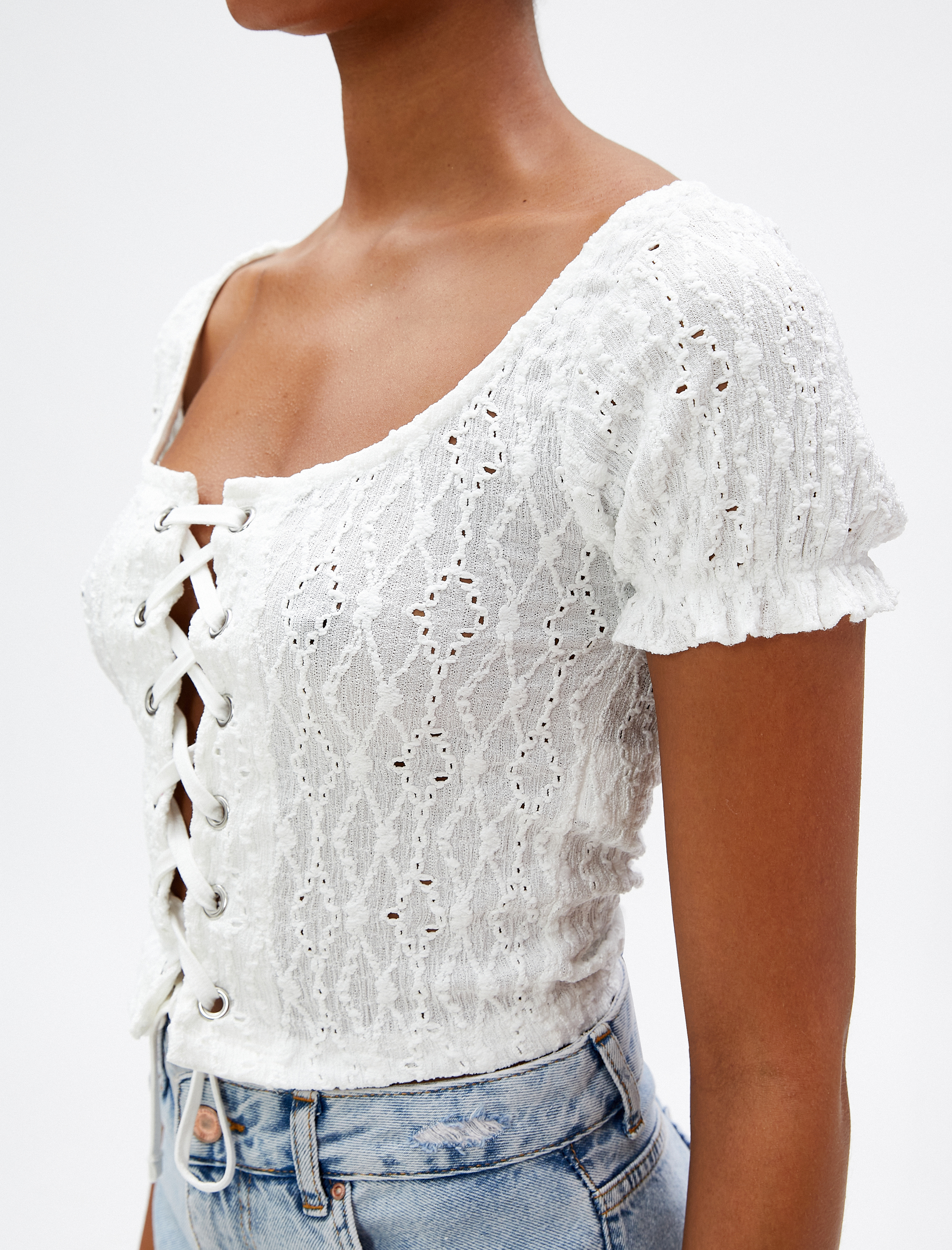   Crop Tişört Fisto Önden Bağlama Detaylı Kısa Kollu Fırfırlı