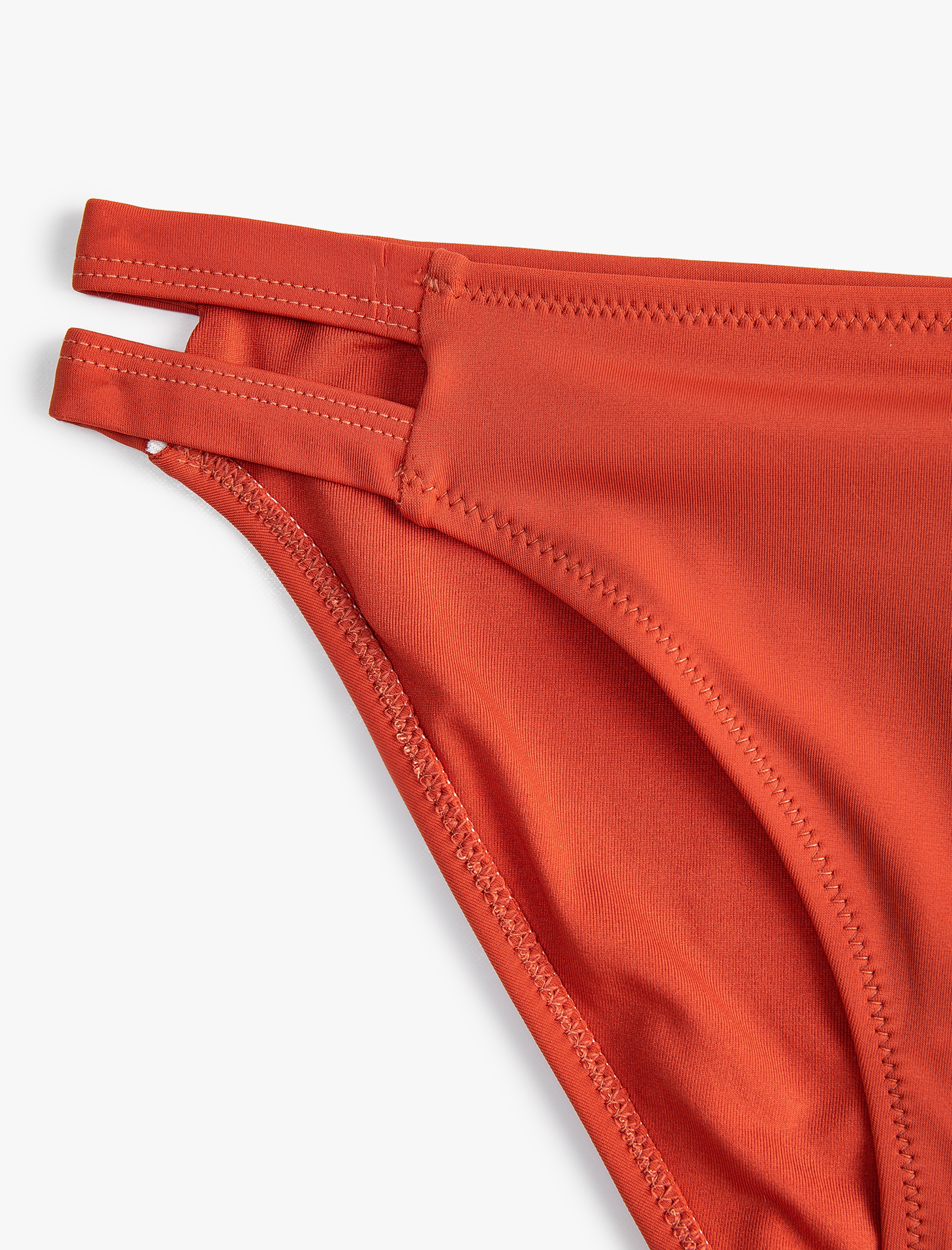   Bikini Altı Normal Bel Pencere Detaylı İpli