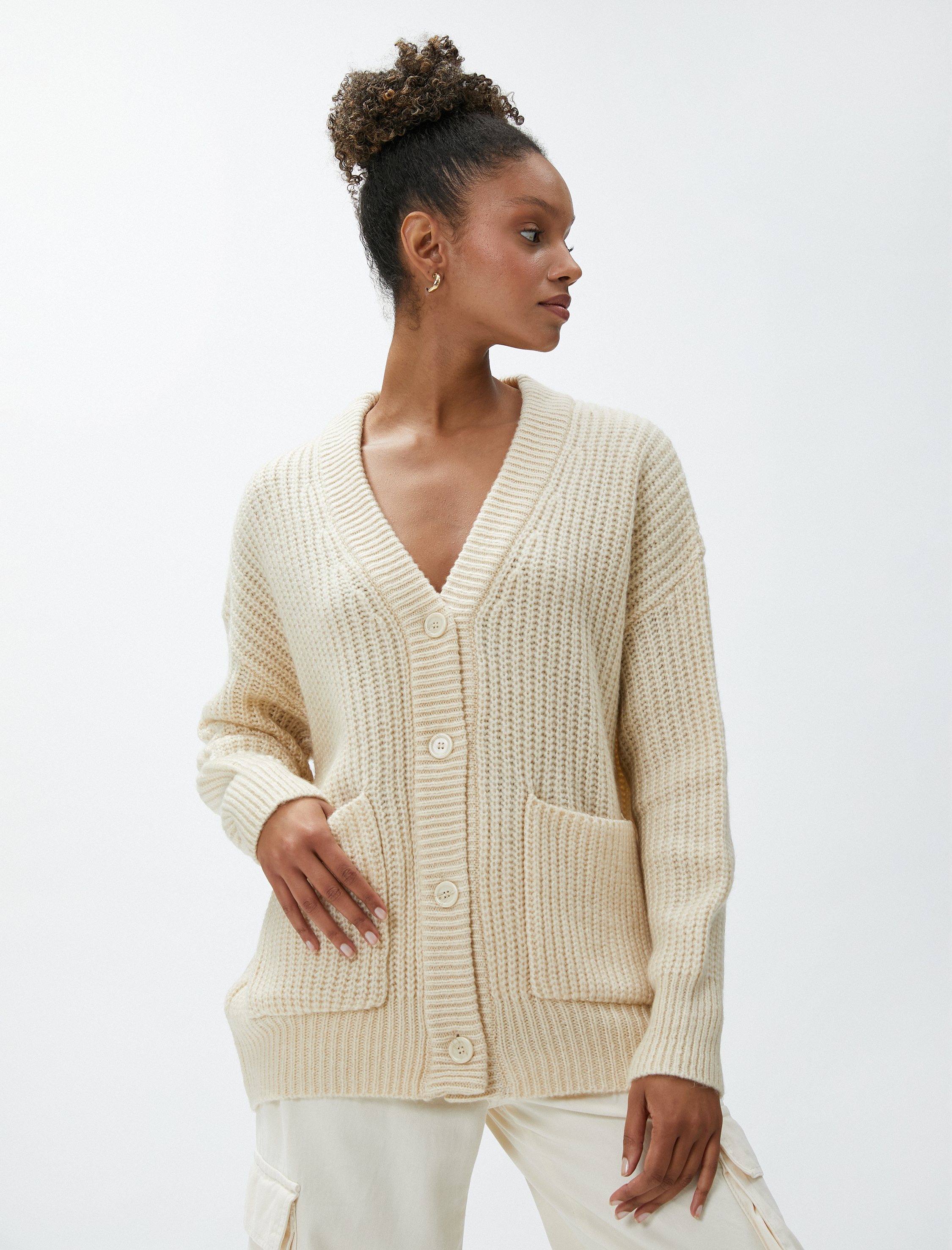   Örgü Hırka V Yaka Düğmeli