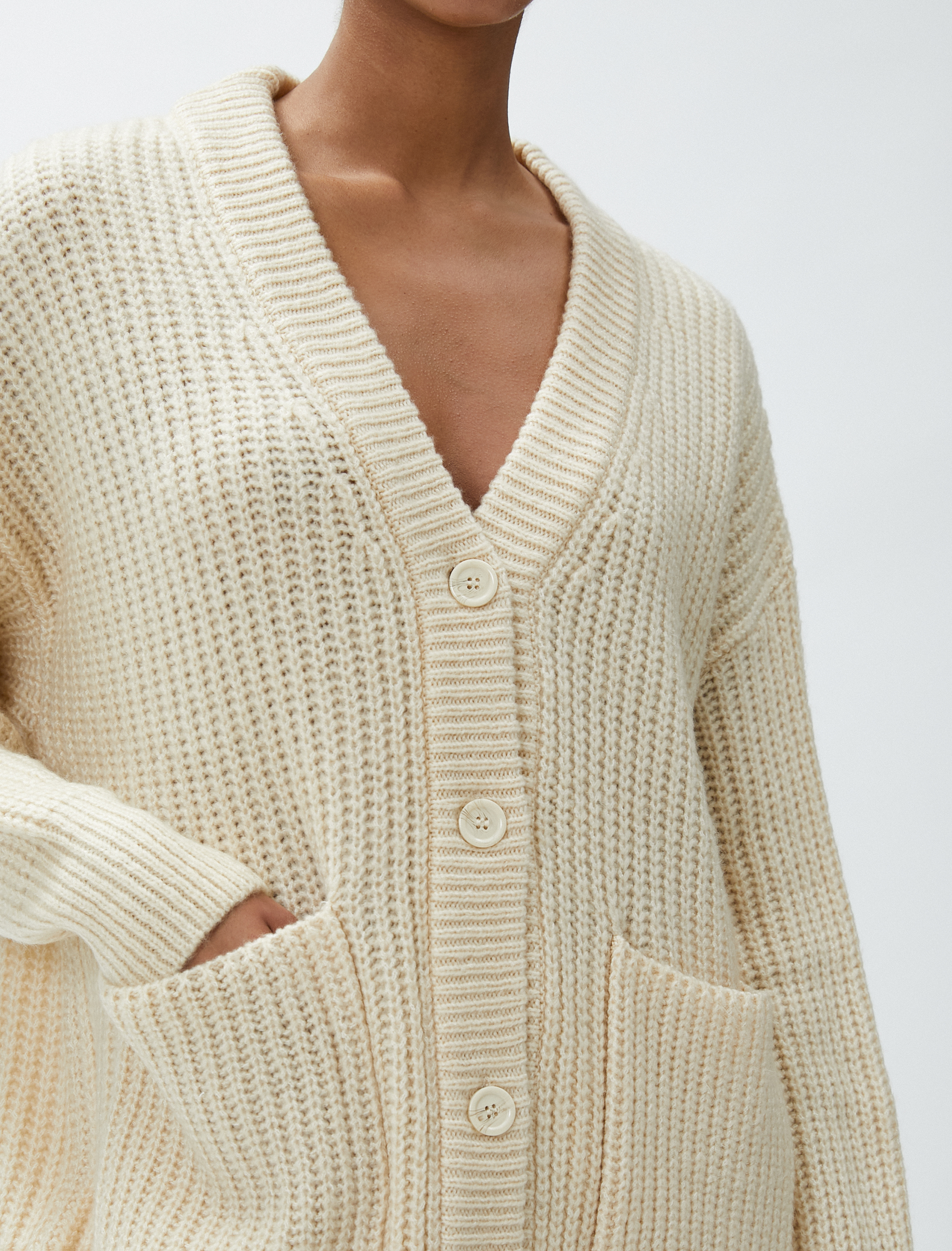   Örgü Hırka V Yaka Düğmeli