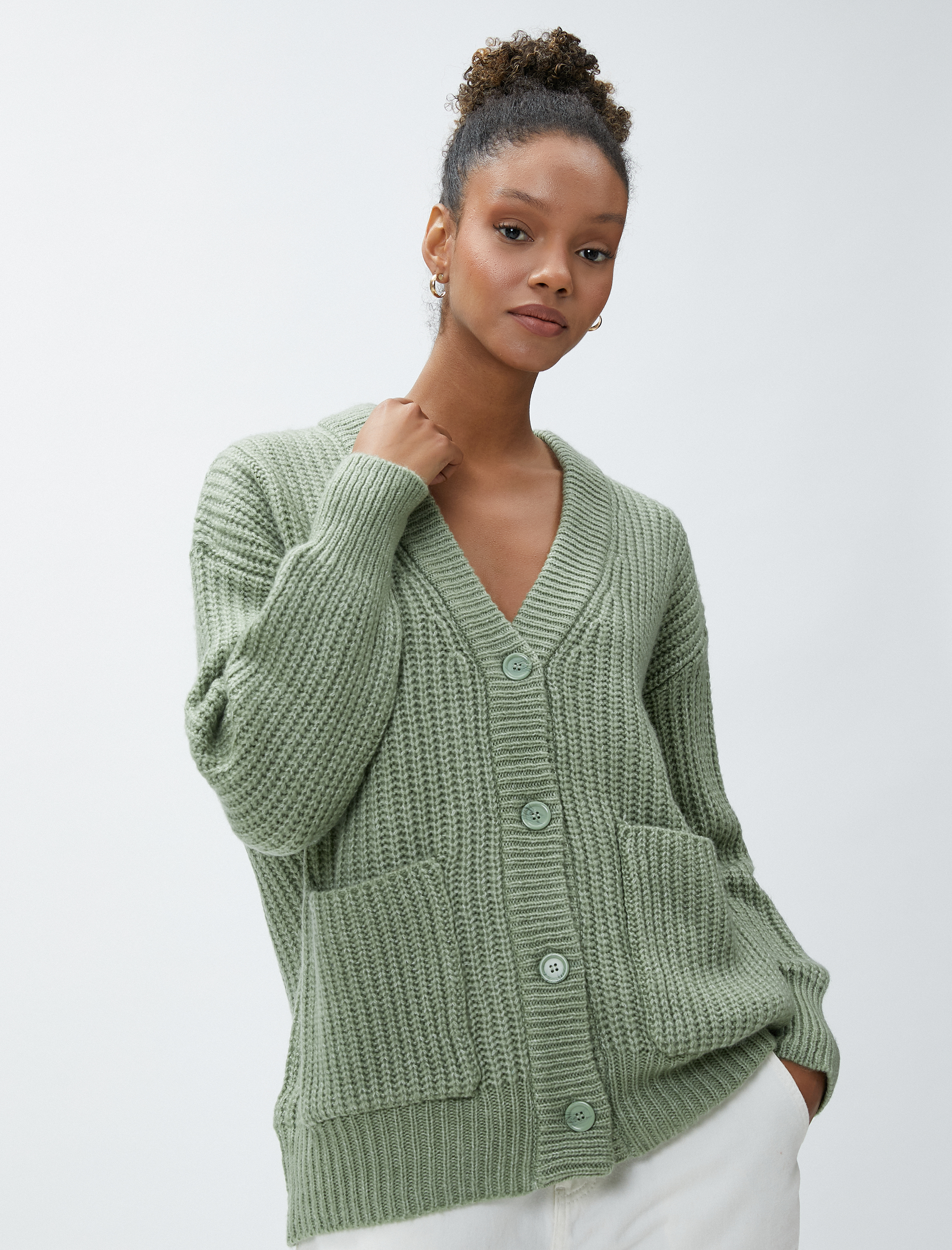   Örgü Hırka V Yaka Düğmeli