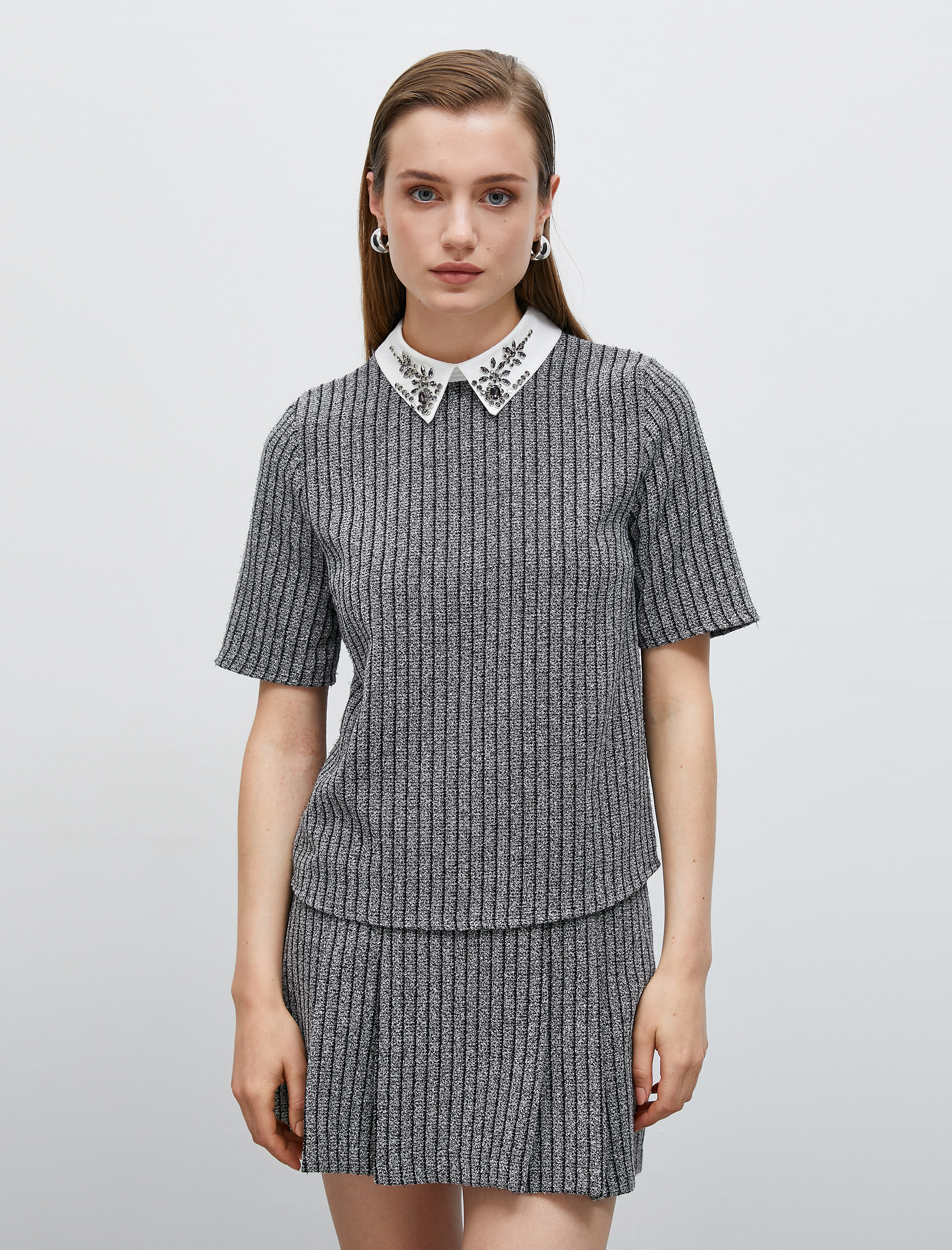   Simli Bluz Yaka Detaylı Taşlı Kısa Kollu