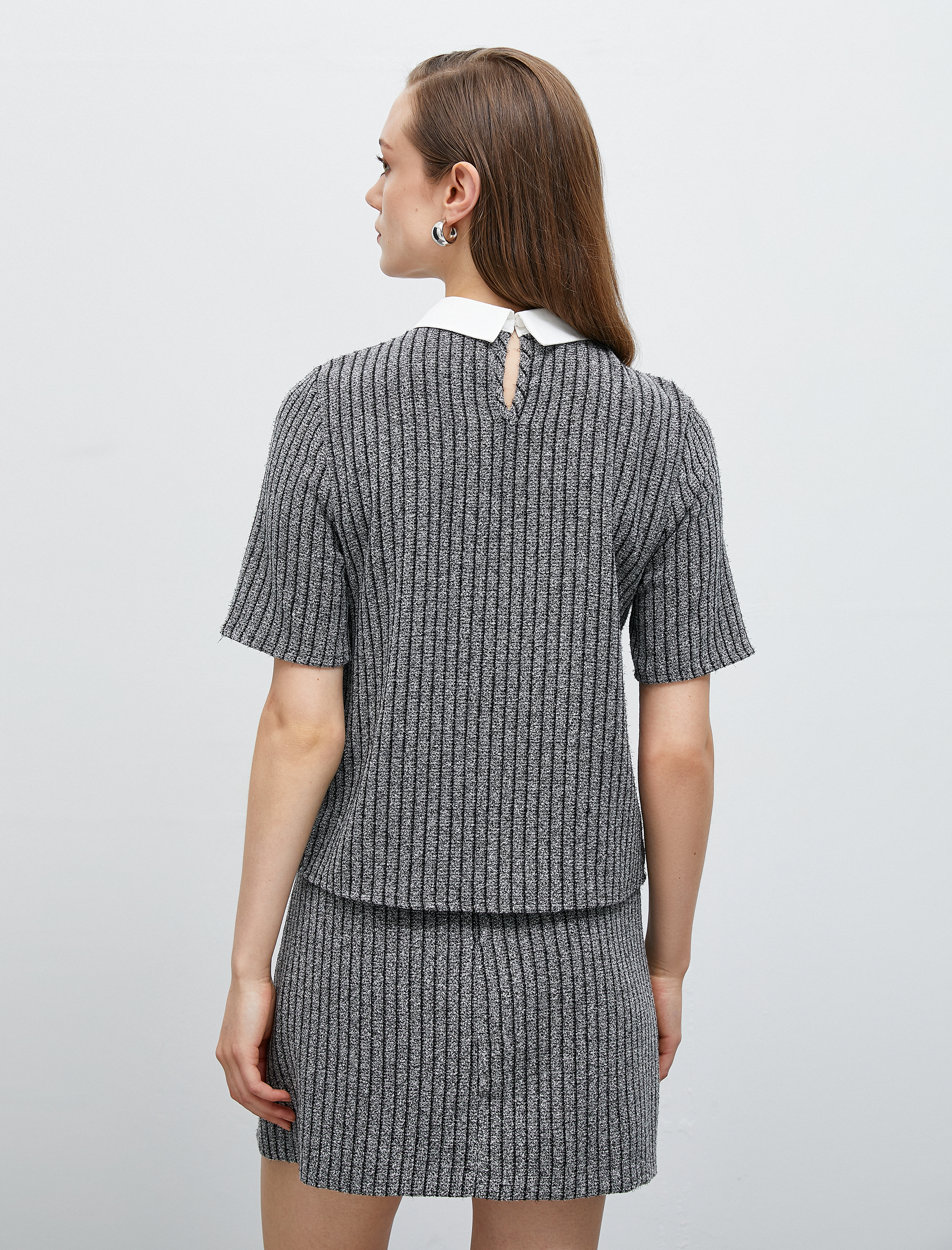   Simli Bluz Yaka Detaylı Taşlı Kısa Kollu