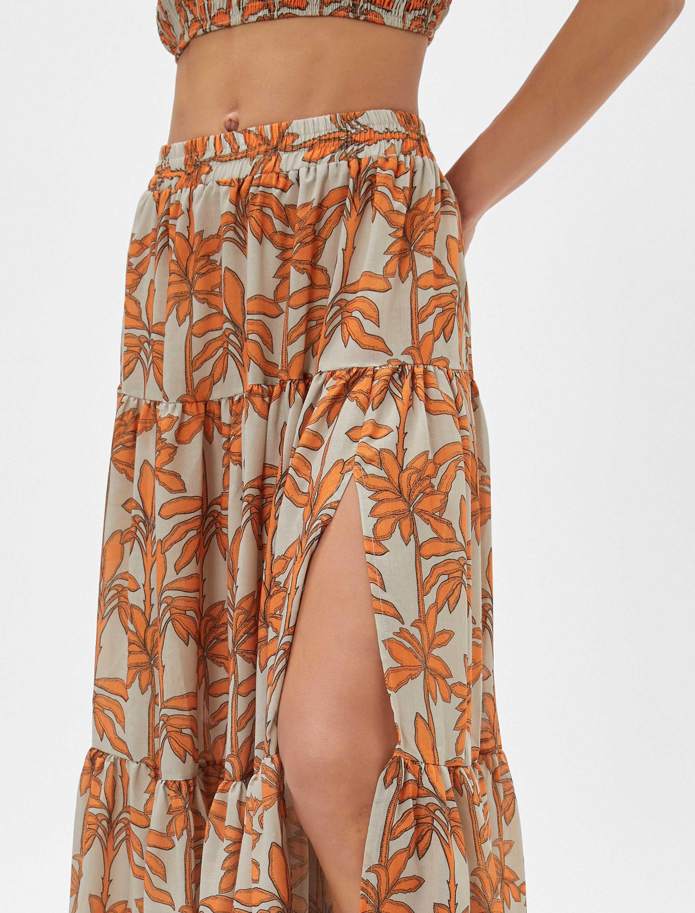   Melis Ağazat X Koton - Yırtmaçlı Çiçekli Katlı Midi Etek